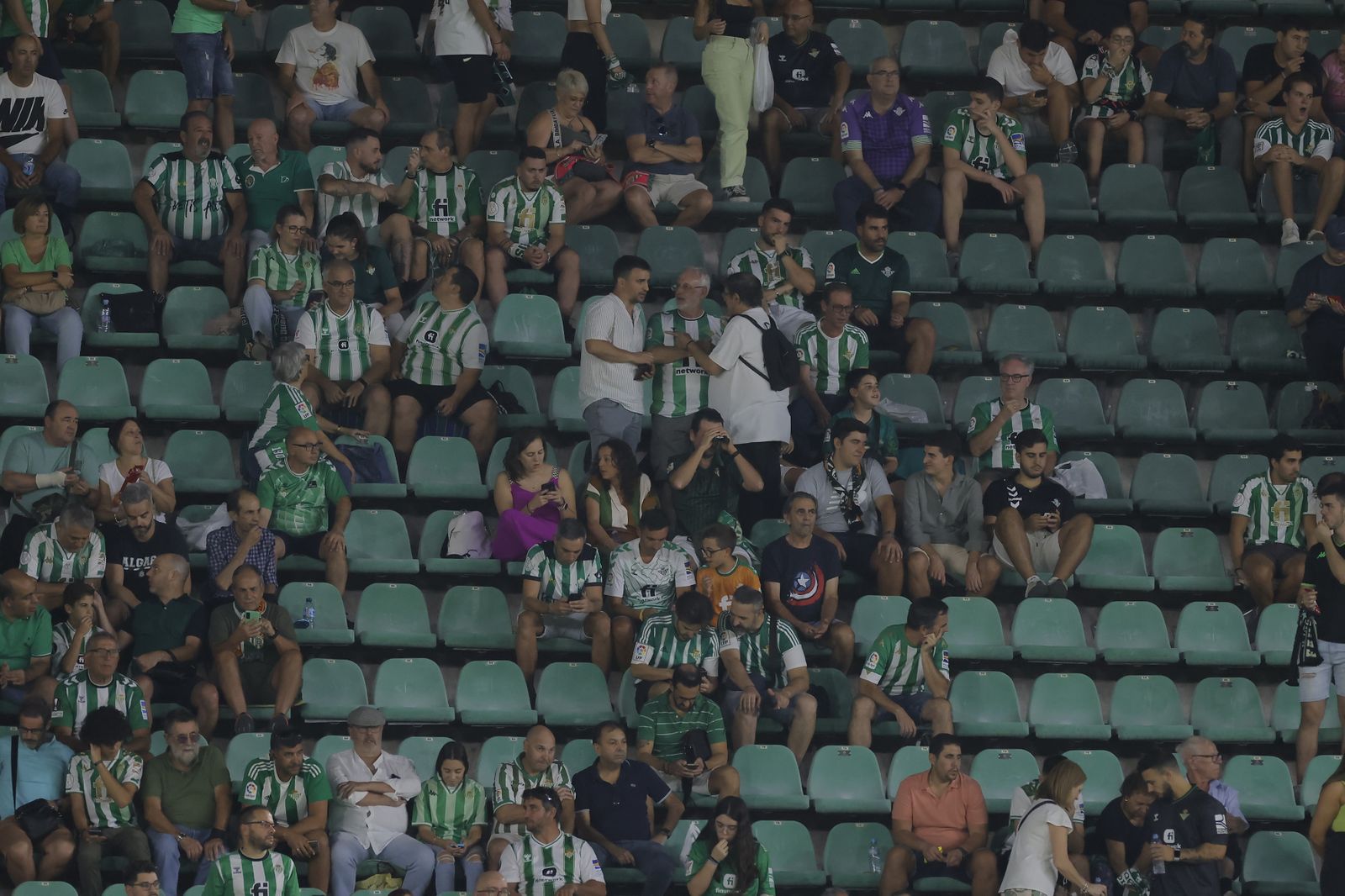 Búscate en las fotos del Betis-Valencia