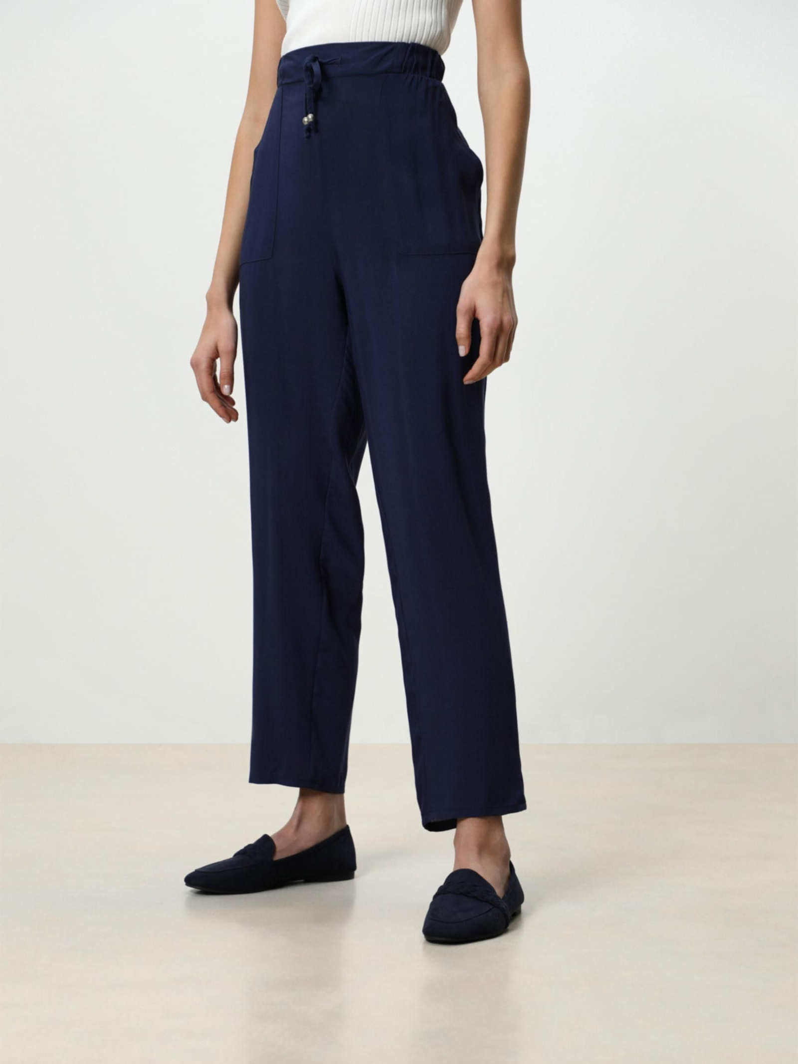 Pantalones azules de Lefties.