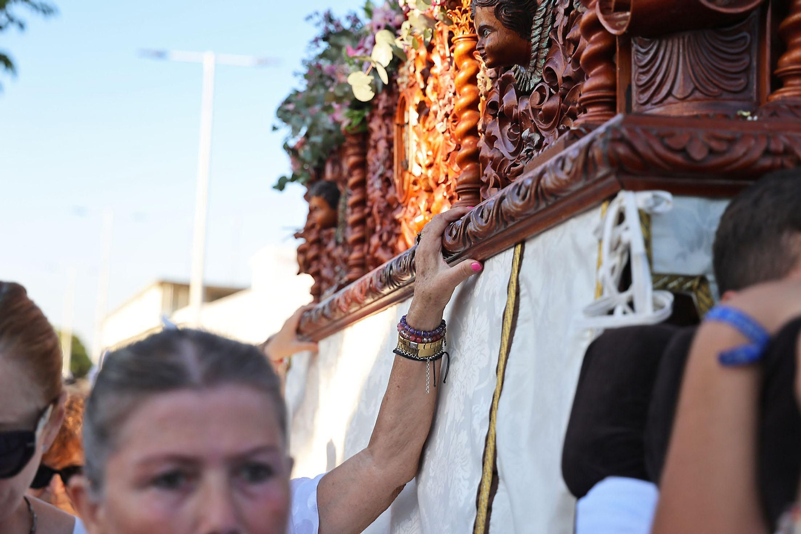 Imágenes de la Virgen del Carmen procesionando en Punta Umbría