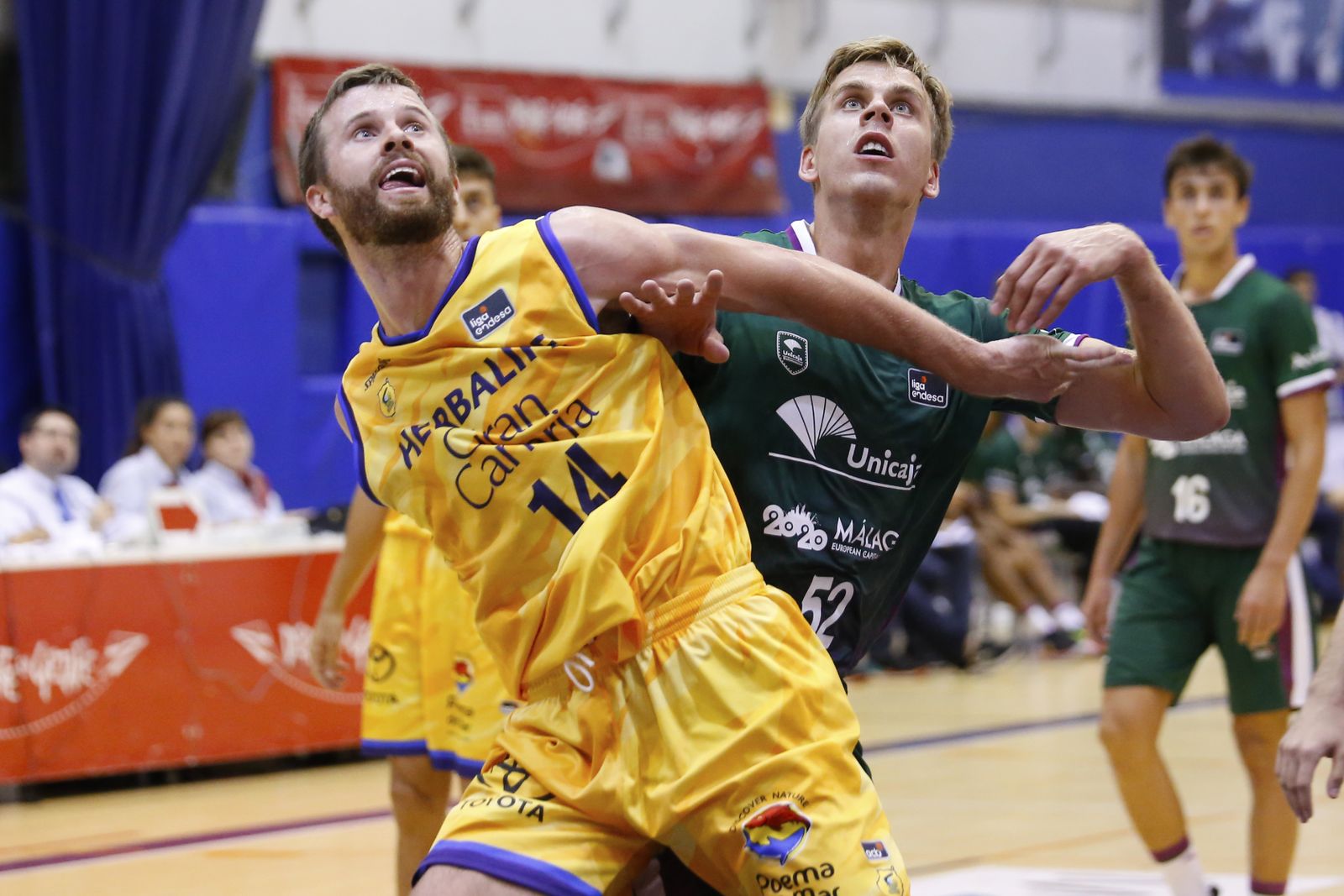 La primera victoria del Unicaja, en fotos