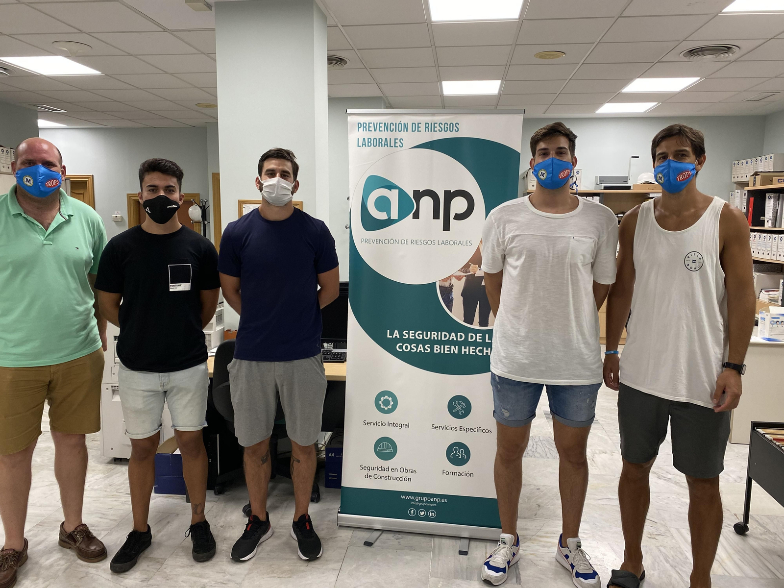 Los jugadores del Trops Málaga Carrión, García Portela, Khar y Vidal antes de pasar los test del coronavirus.