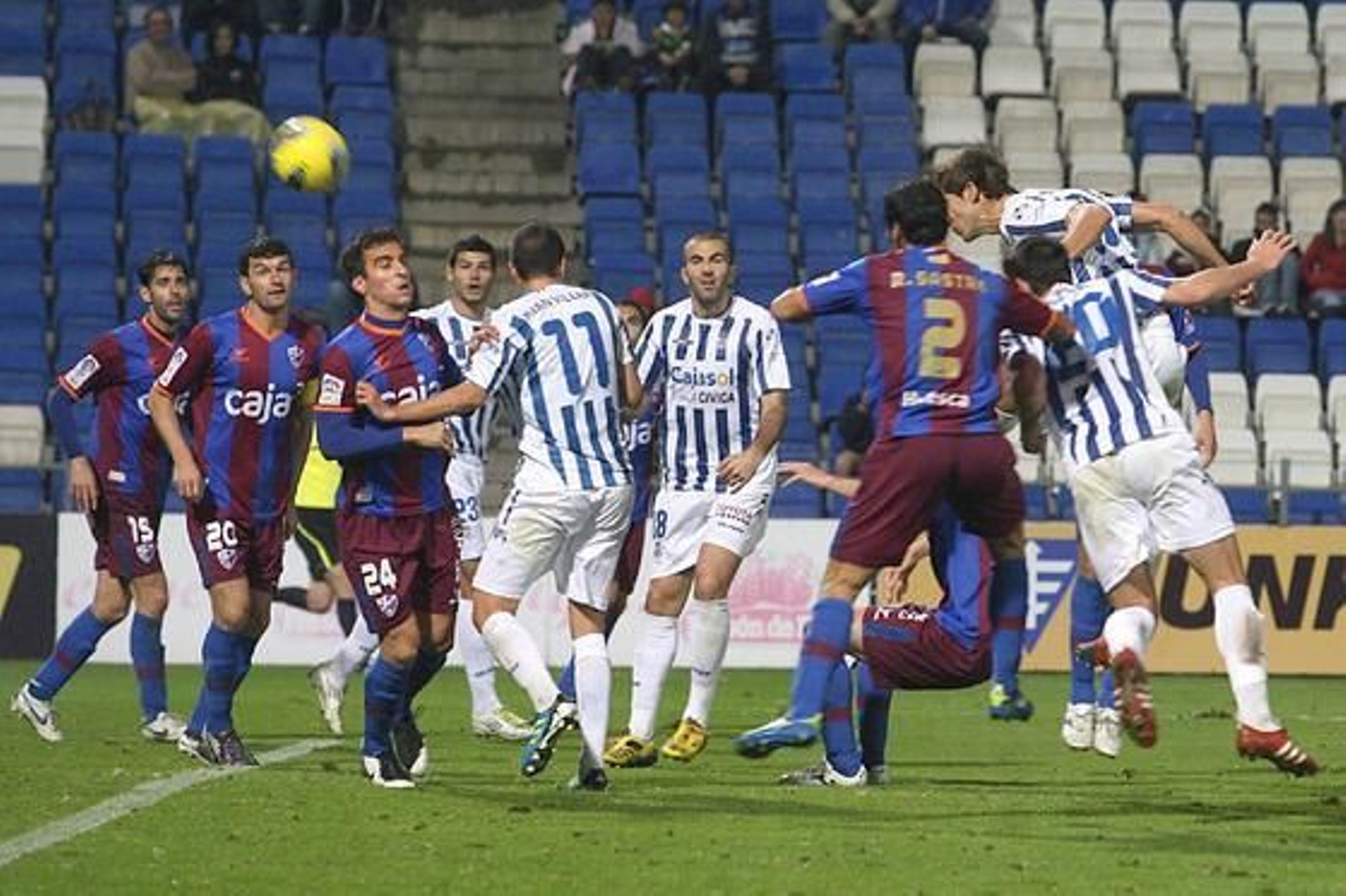 El Recreativo no pasa del empate en casa ante el Huesca. / Espínola