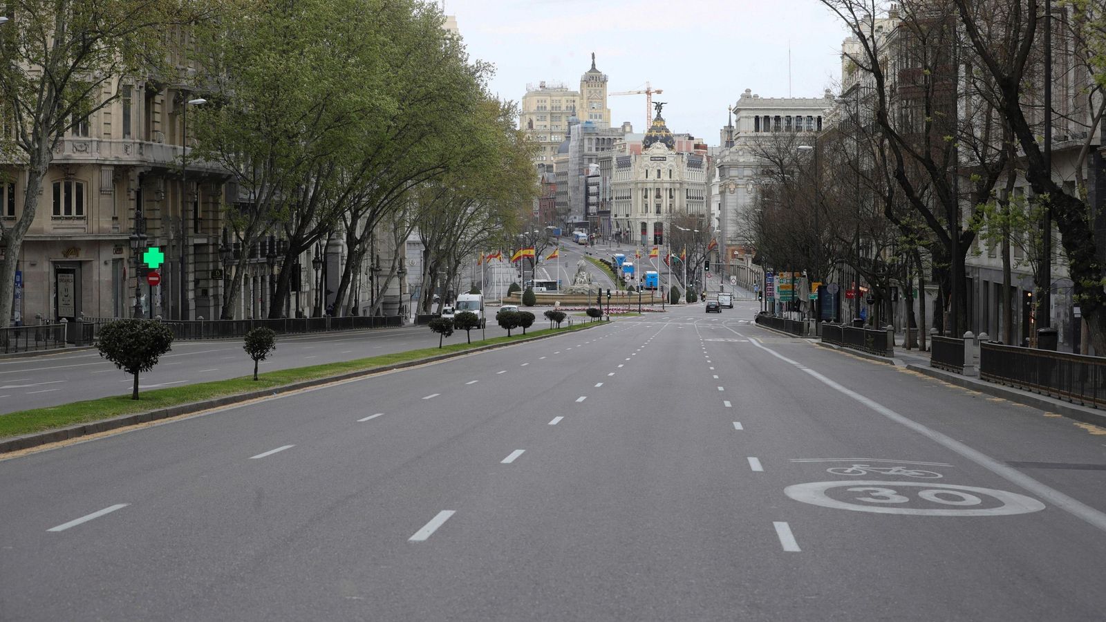 La madrileña calle de Alcalá, desierta.