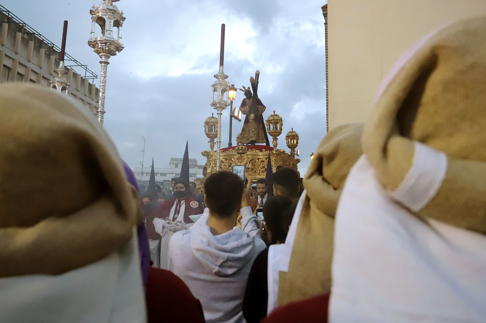 Imágenes de Pasión en su procesión por Huelva