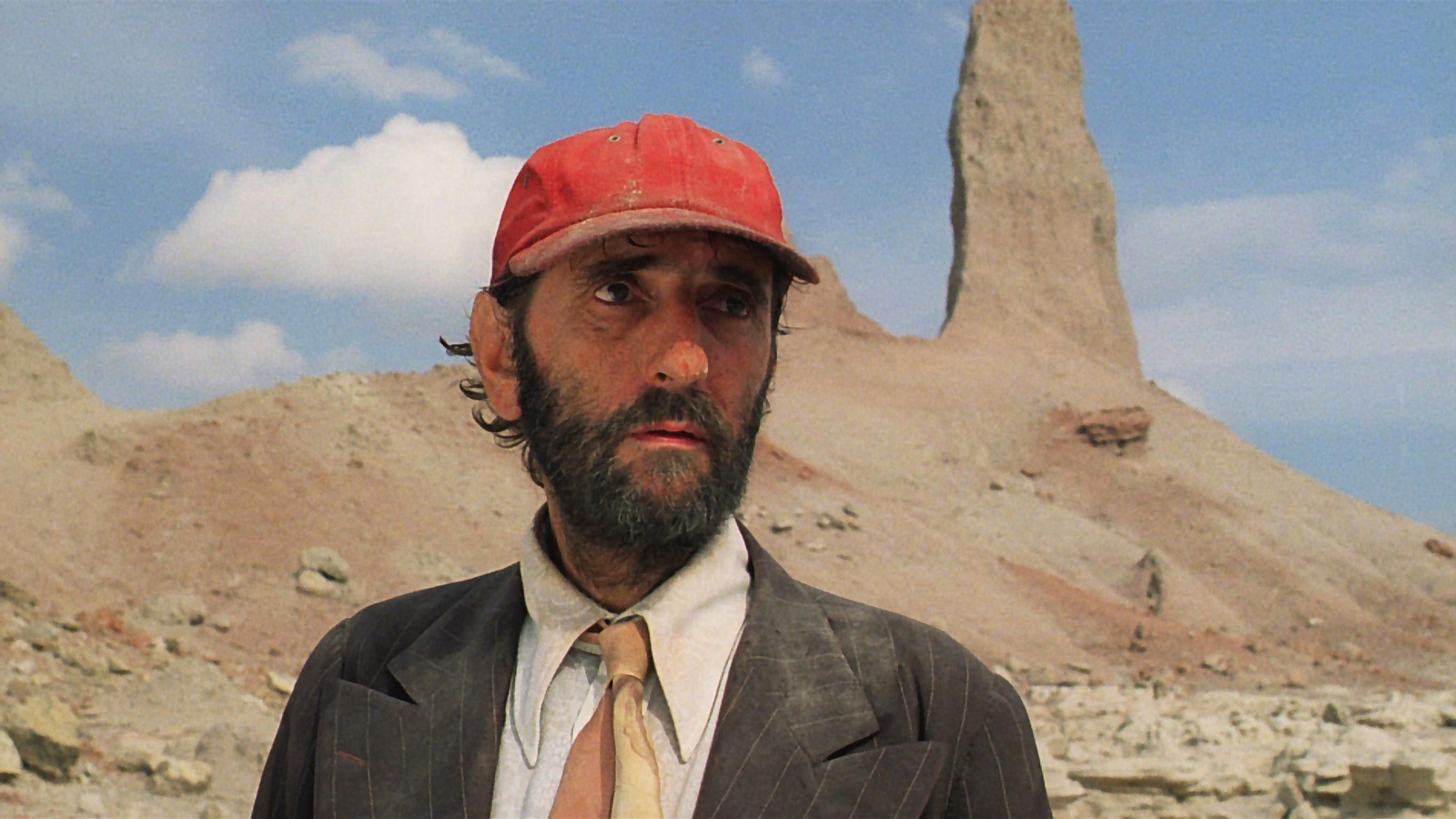 Harry Dean Stanton, en la secuencia inicial de 'Paris, Texas' (1984), de Wim Wenders.
