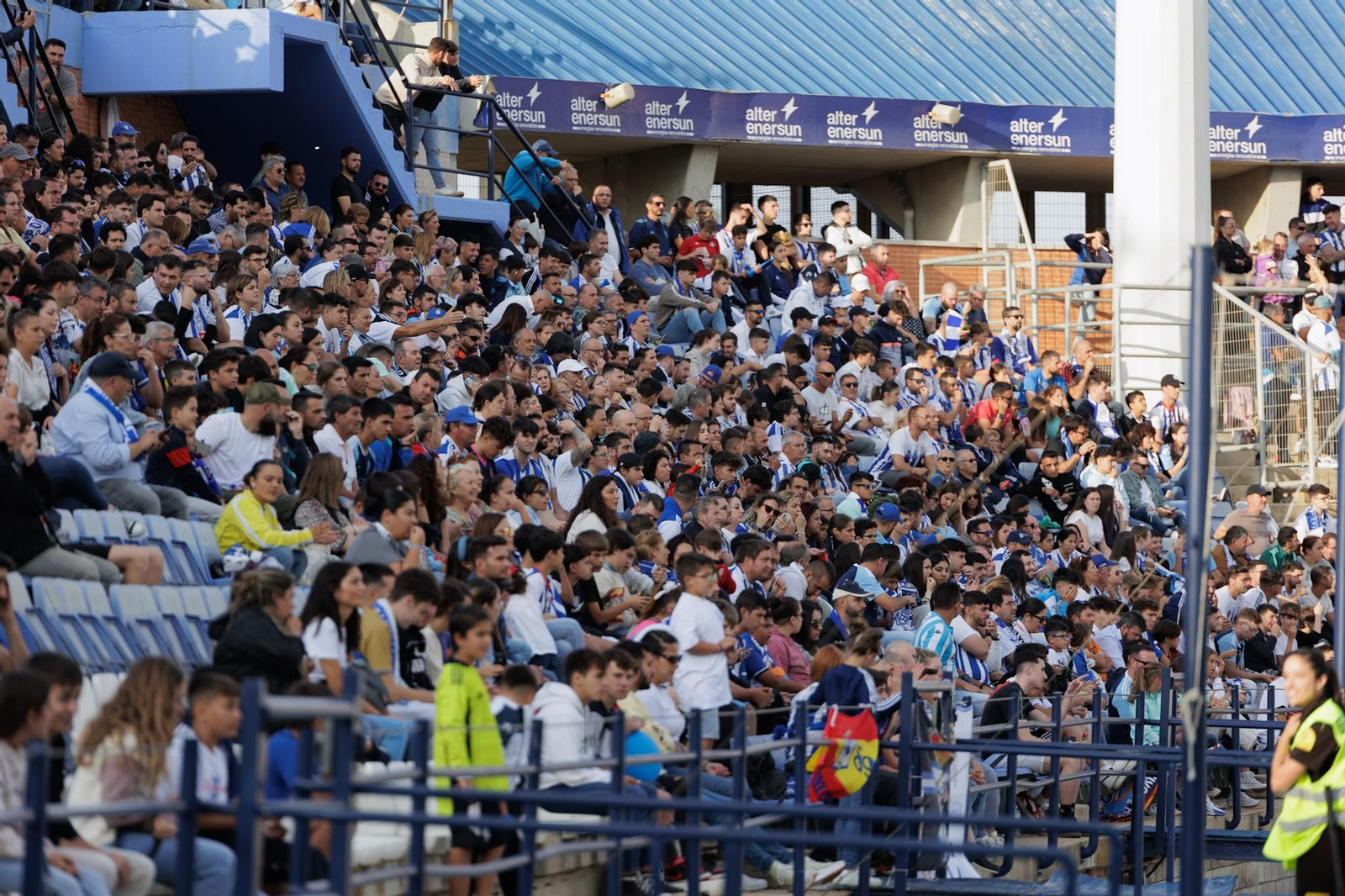 Las mejores imágenes de la afición del Recre en el partido contra la Segoviana