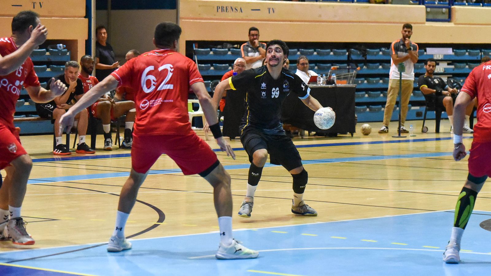 Las fotos del XIX Memorial Pepe Pineda de balonmano