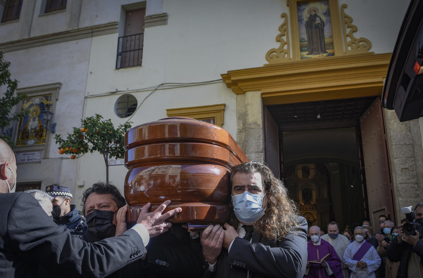 Las imágenes del adiós de Sevilla a Pascual González