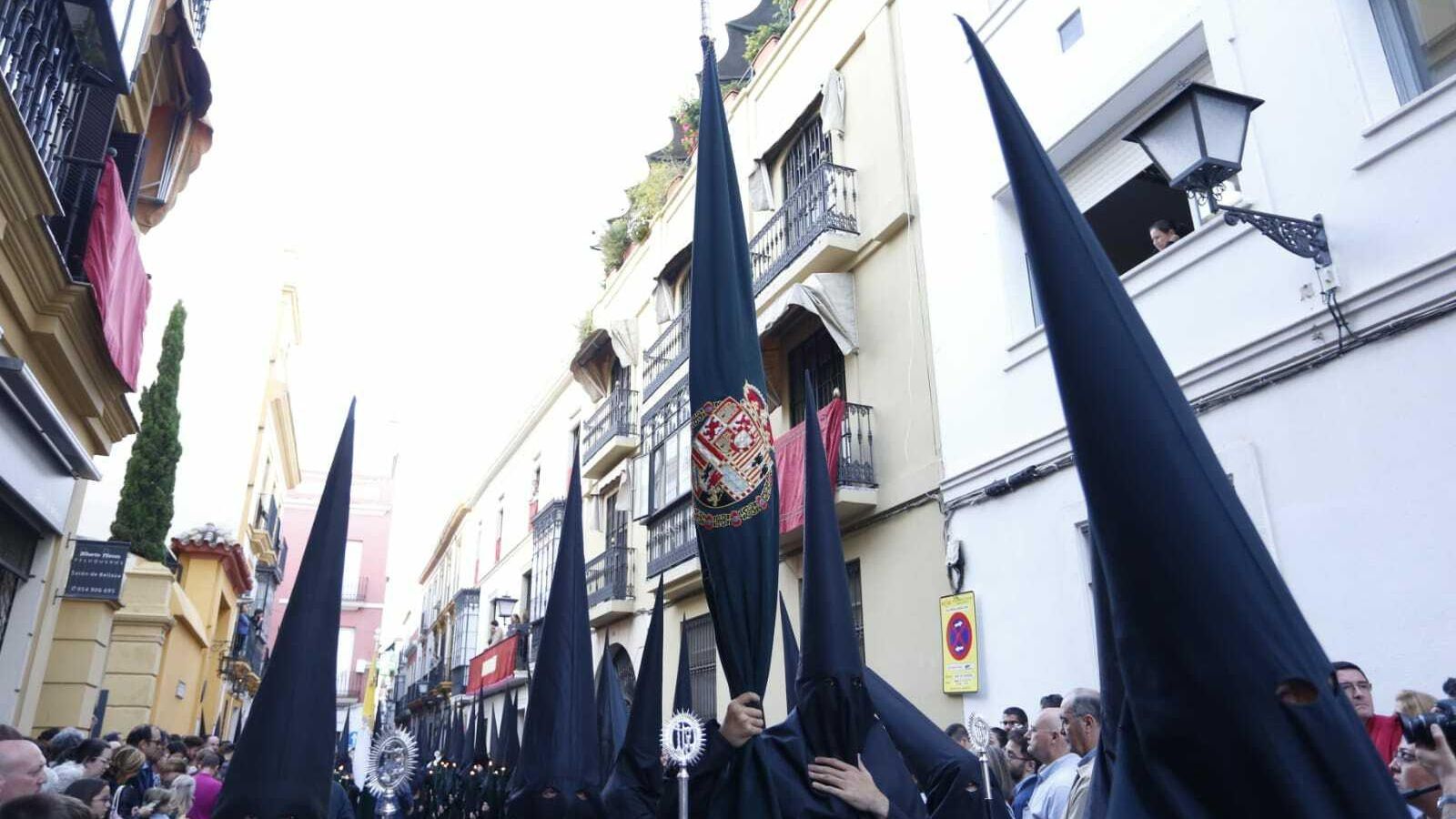 La bandera de los privilegios de la Hermandad de la Vera Cruz.