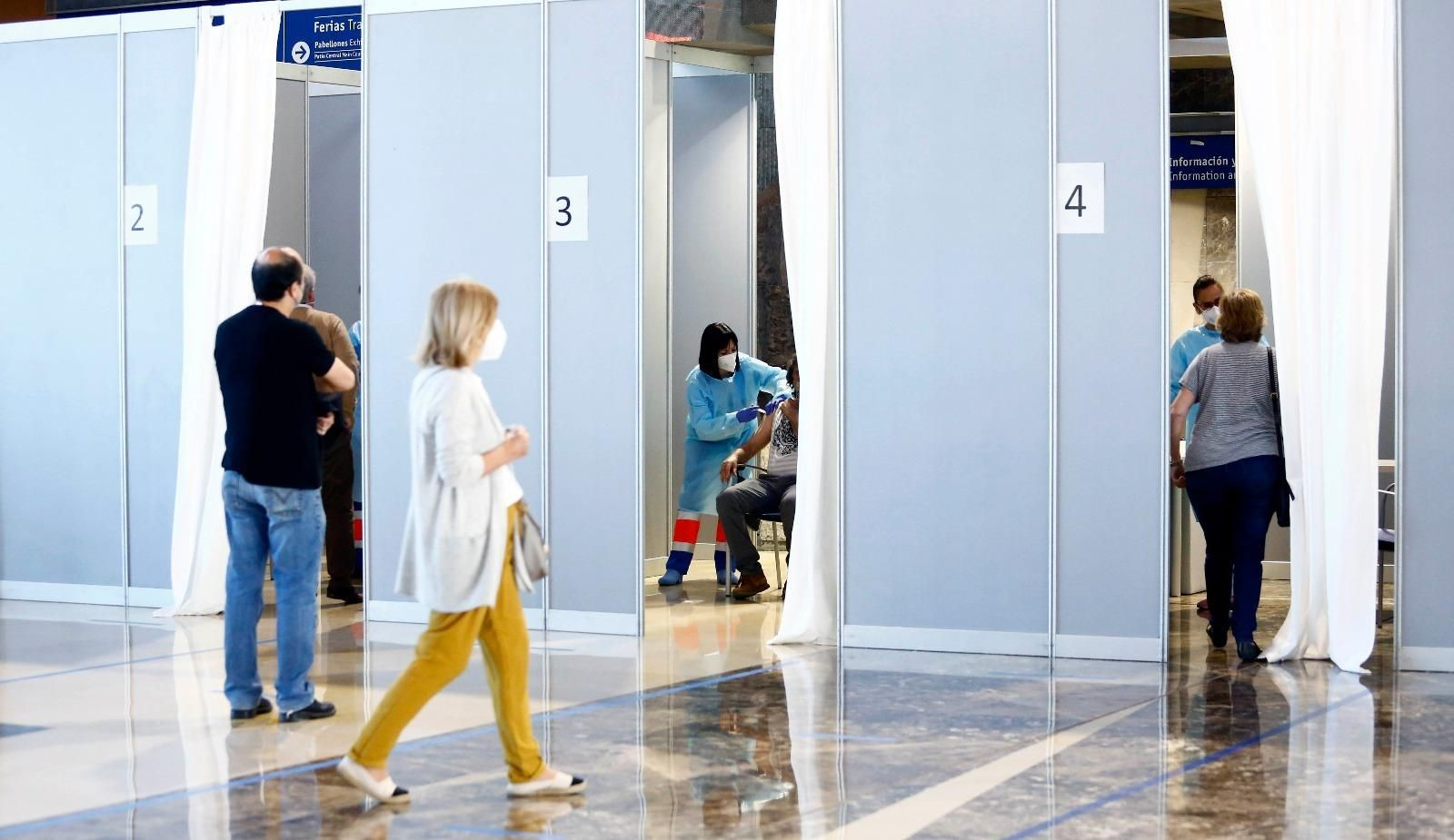 Puestos de vacunación en el Palacio de Ferias y Congresos de Málaga. Puestos de vacunación en el Palacio de Ferias y Congresos de Málaga.