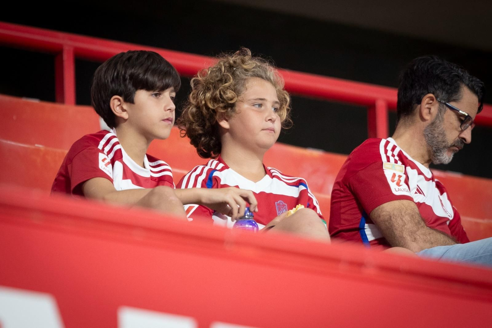 Encuéntrate en la grada de Los Cármenes en el Granada-Real Sociedad 'B'