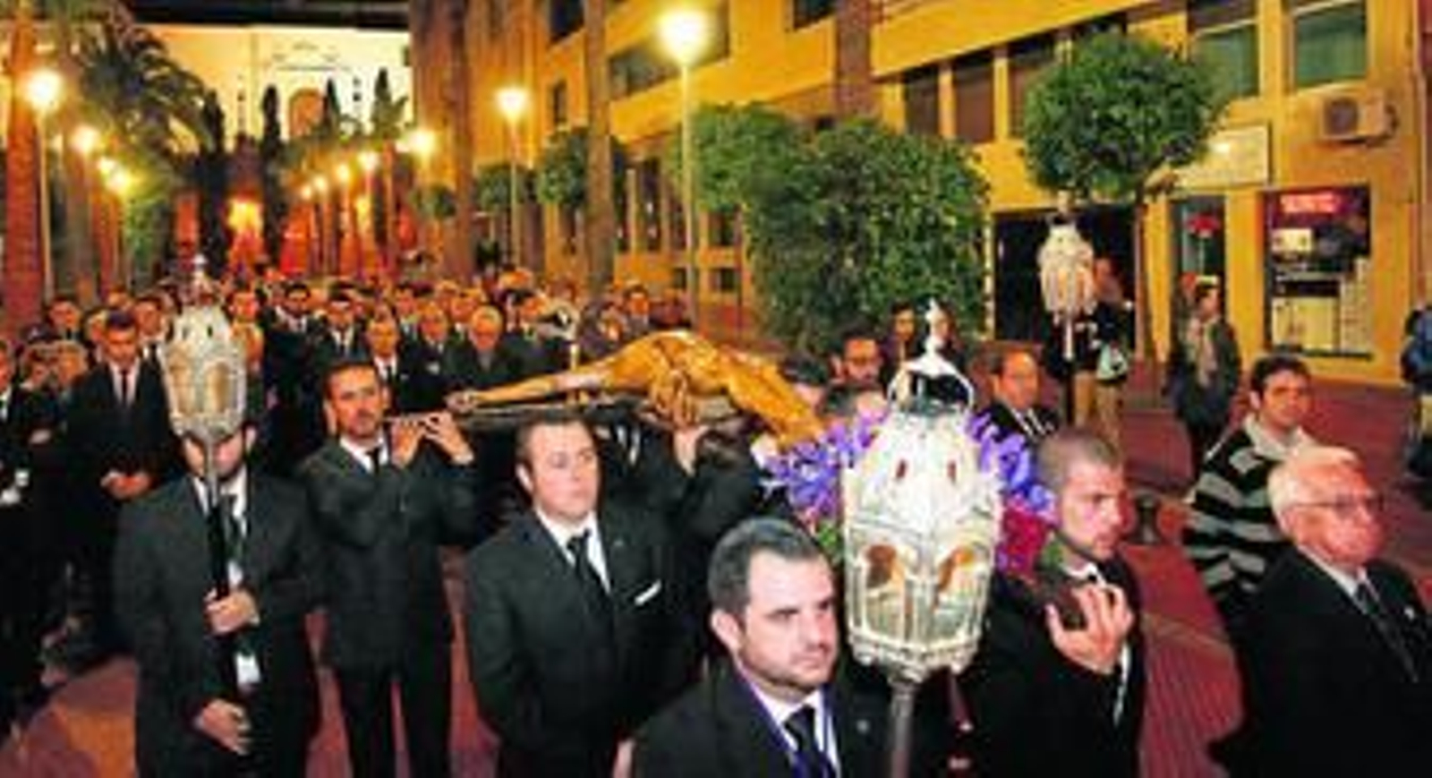 El Cristo del Perdón preside 71 años después el vía crucis de San Pedro