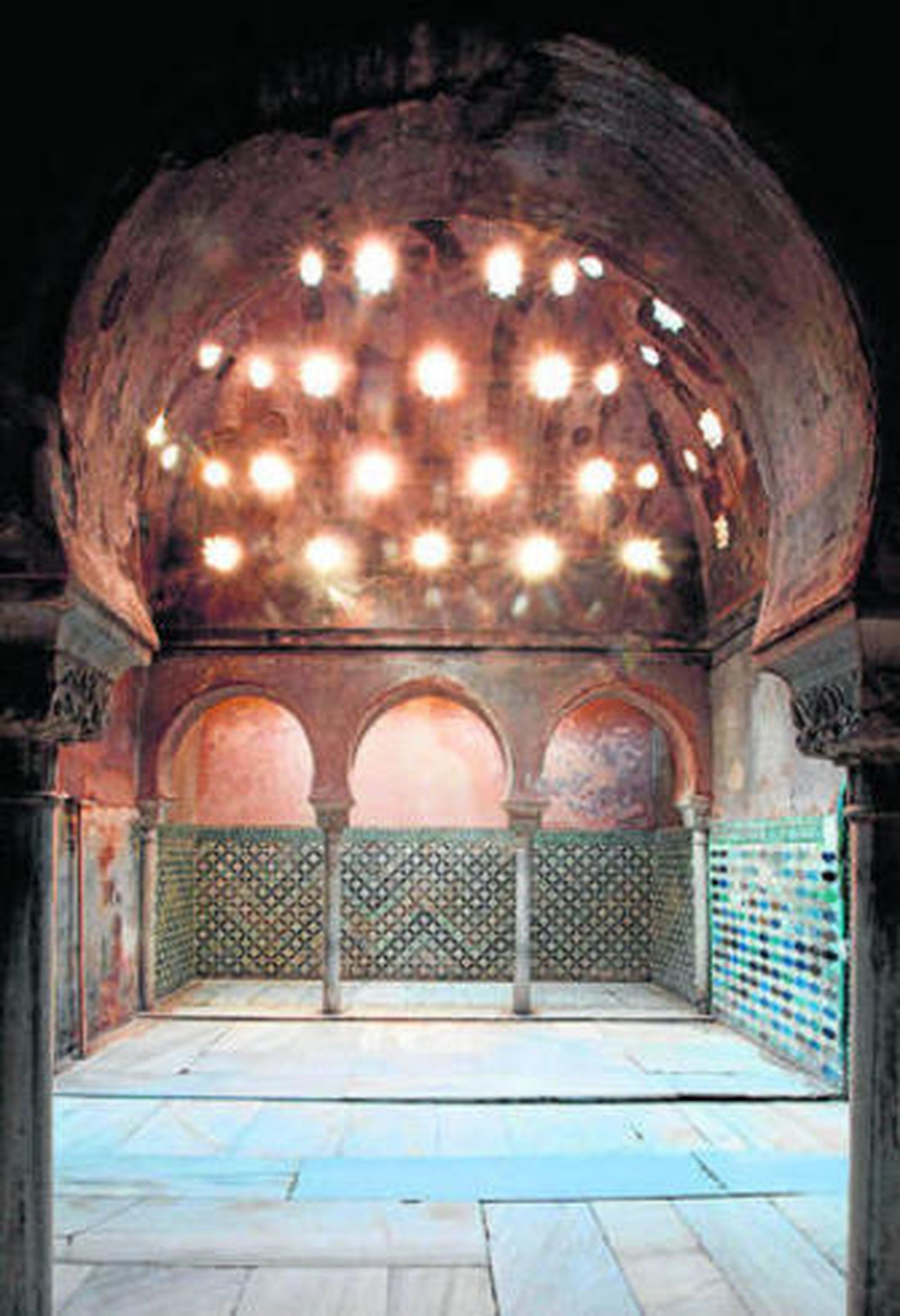 Imagen del Baño de Comares de la Alhambra.