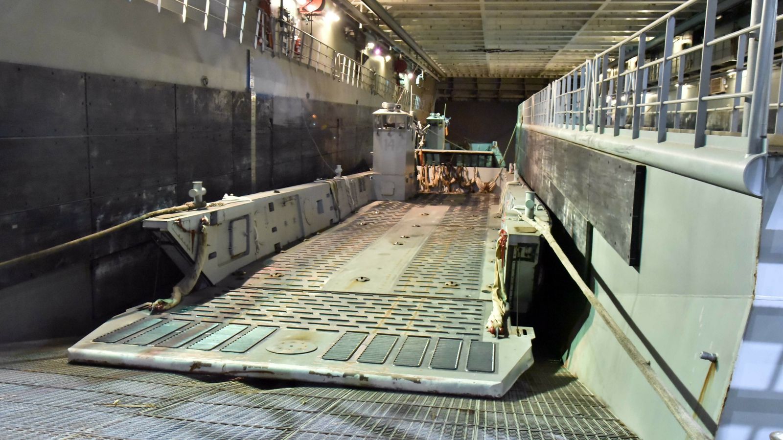 Portaviones Juan Carlos I en Algeciras