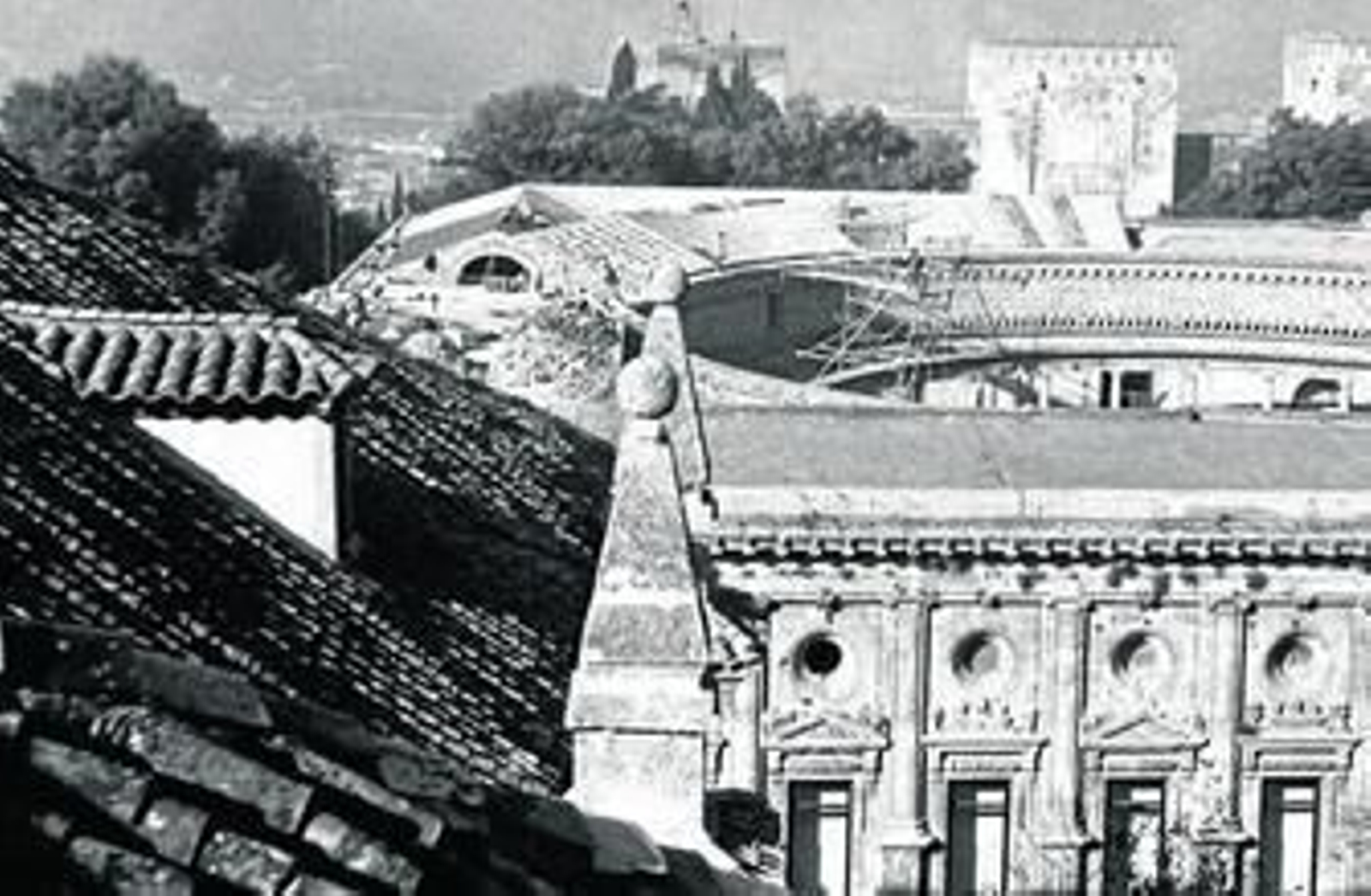 El Palacio de Carlos V, en una imagen de archivo que muestra las obras de restauración proyectadas por Prieto Moreno. El Palacio de Carlos V, en una imagen de archivo que muestra las obras de restauración proyectadas por Prieto Moreno.