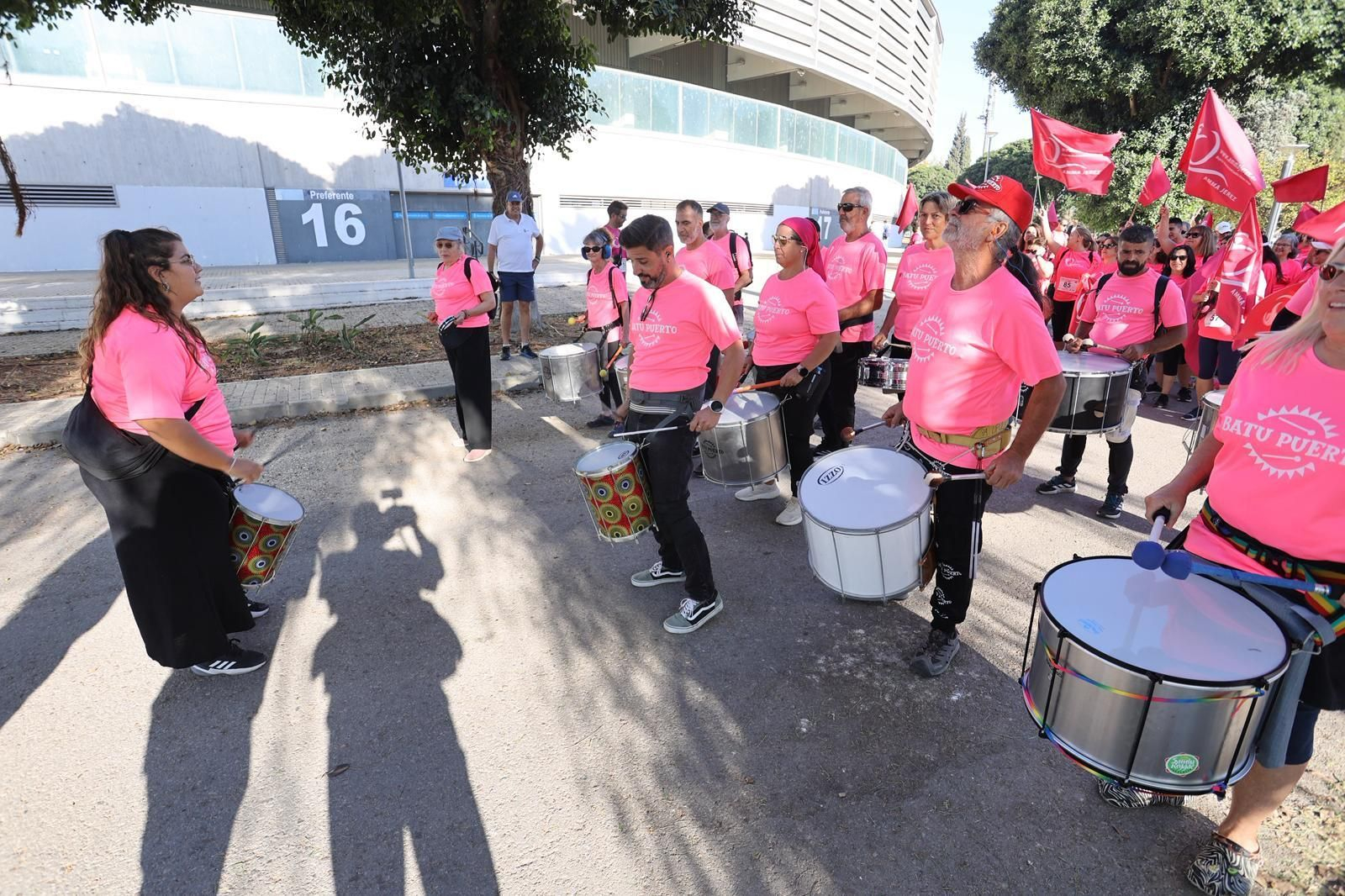 La Marcha Rosa contra el cáncer de mama recorre las calles de Jerez