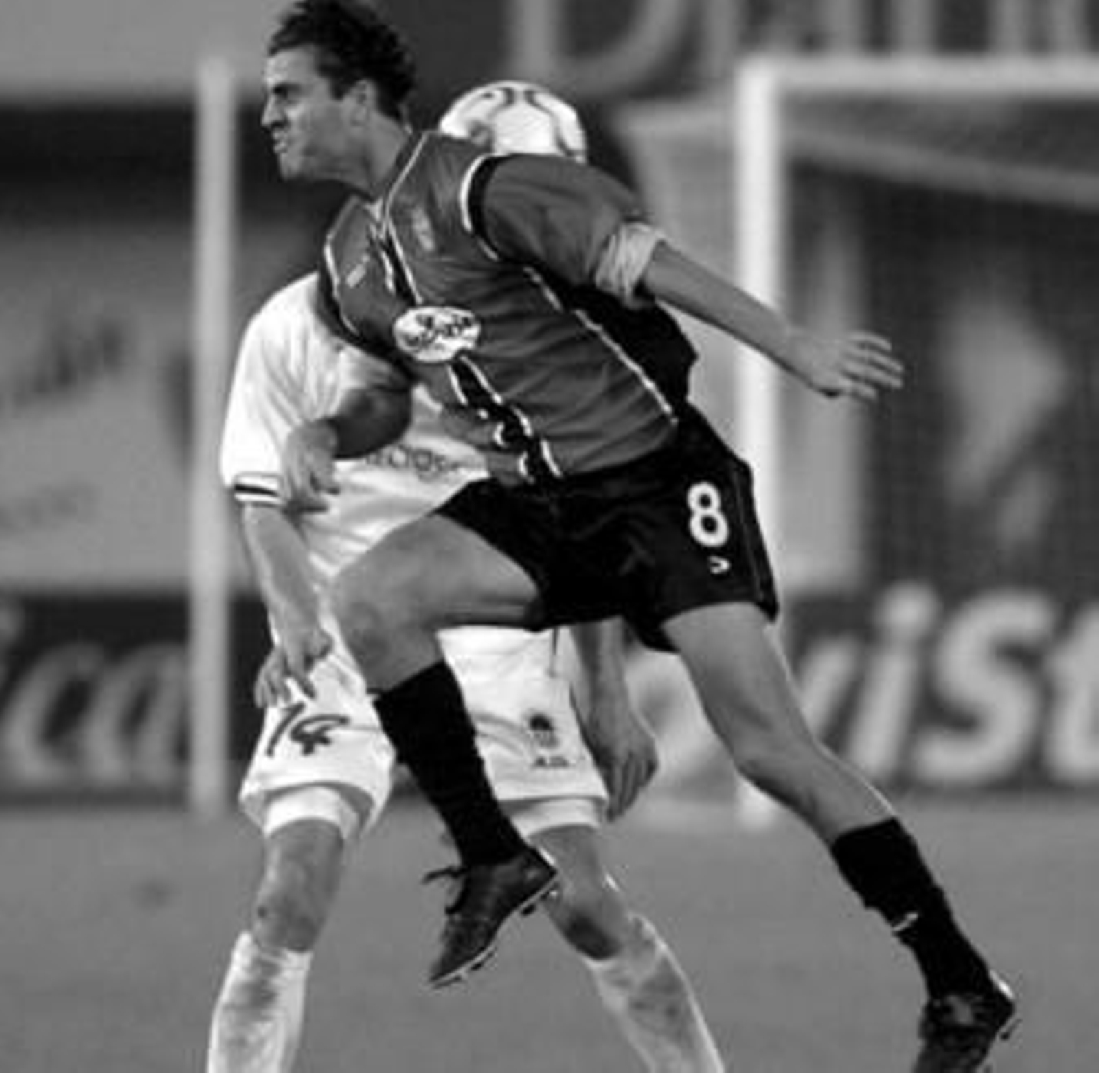 Biagini cabecea un balón durante su etapa en el Mallorca.