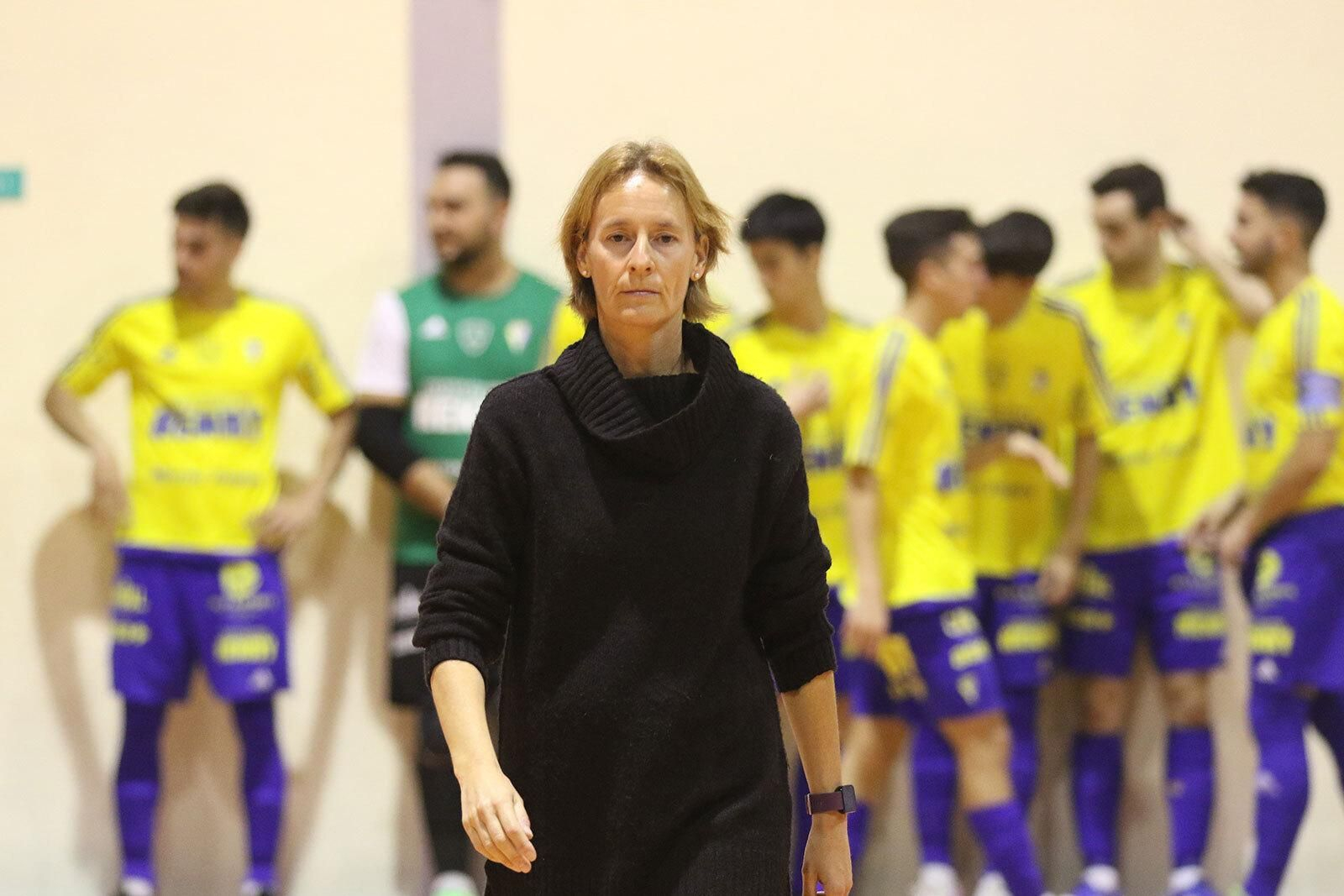 Déborah Fernández, durante su etapa como entrenadora del Cádiz CF Virgili.