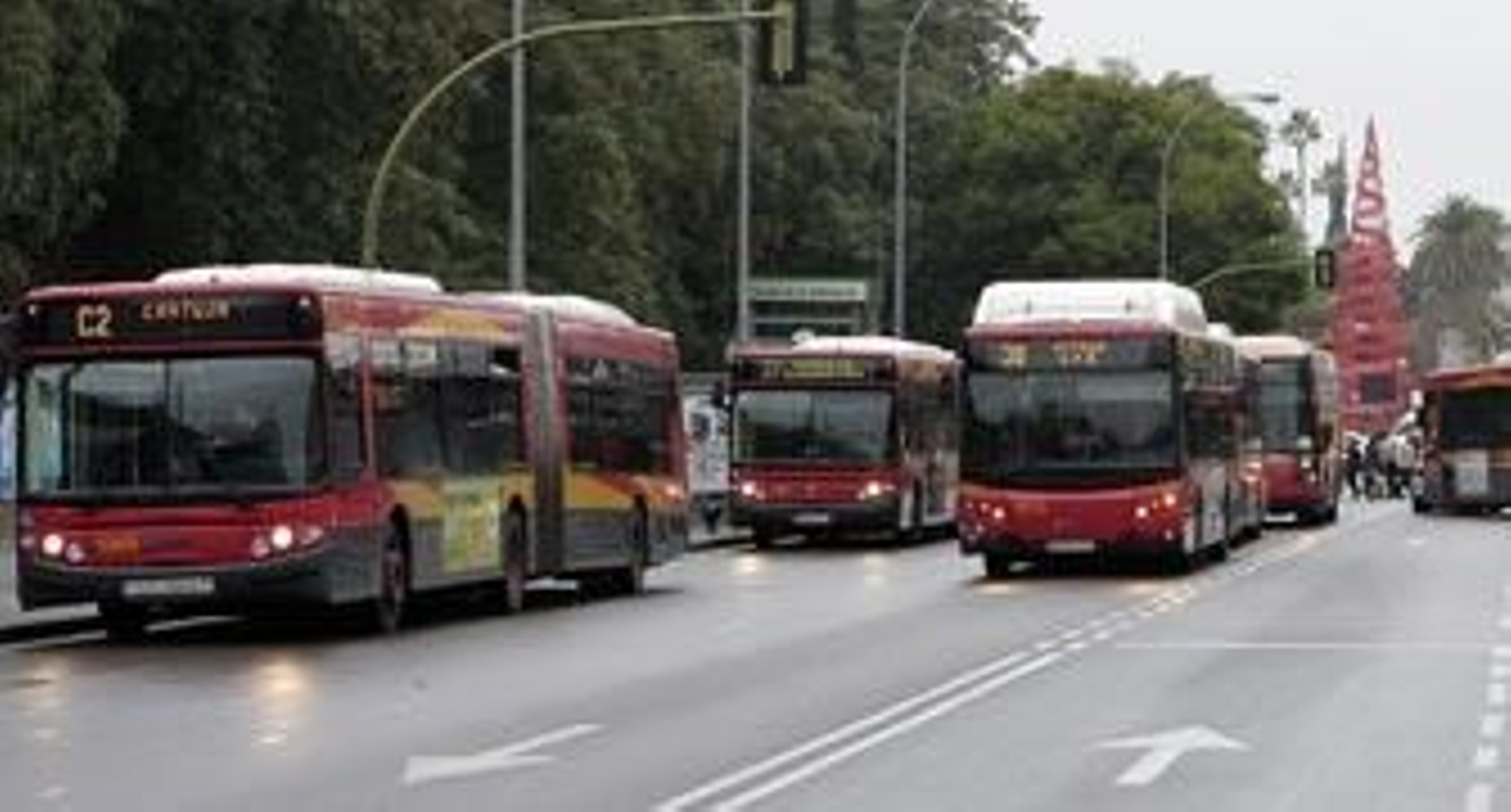 Tussam y Lipasam costarán a los sevillanos 150 millones en 2014