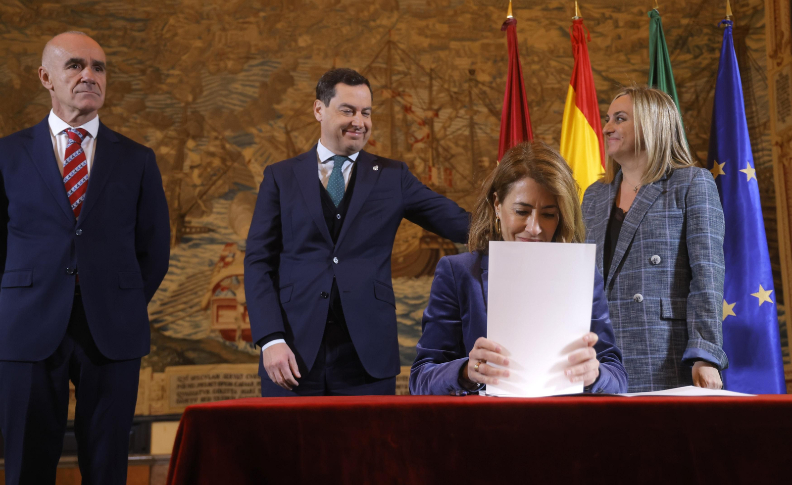 La firma histórica para construir la línea 3 del Metro de Sevilla, en imágenes