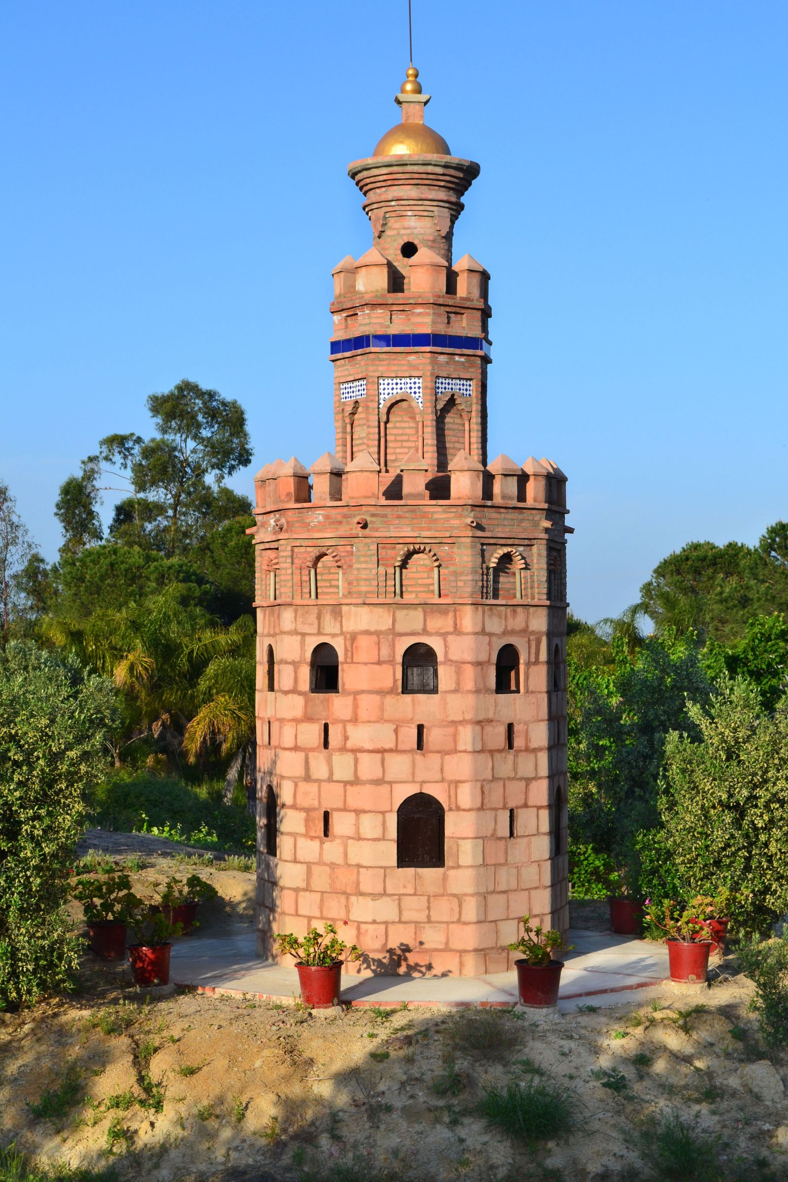 Torre del Oro de Sevilla, a la que se puede subir a la primera altura.