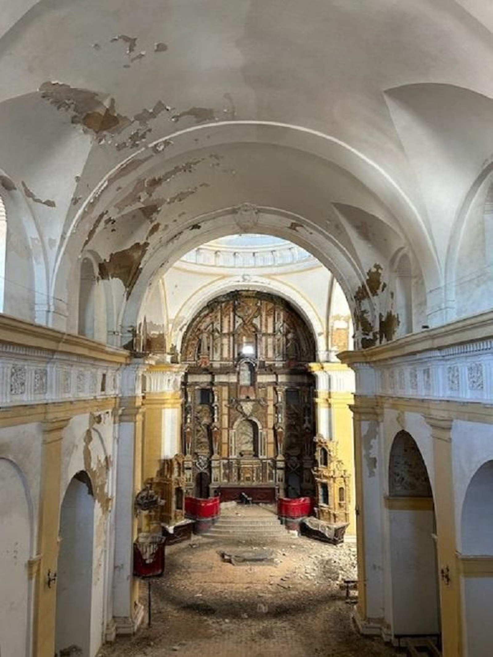 Interior de la iglesia del convento de San Sebastián de La Campana.