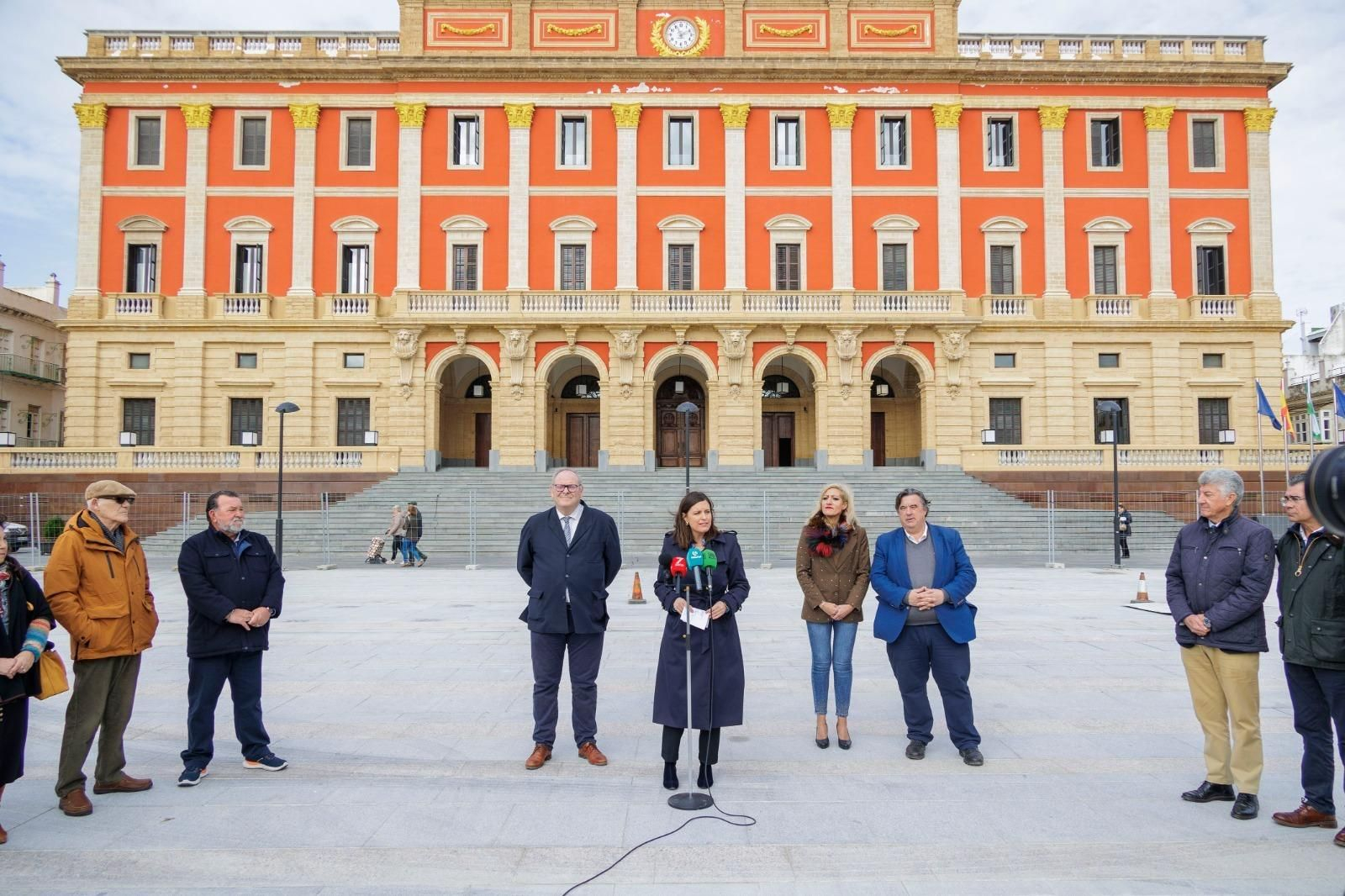 Imágenes de la visita a la Plaza del Rey para comprobar el resultado de las obras.