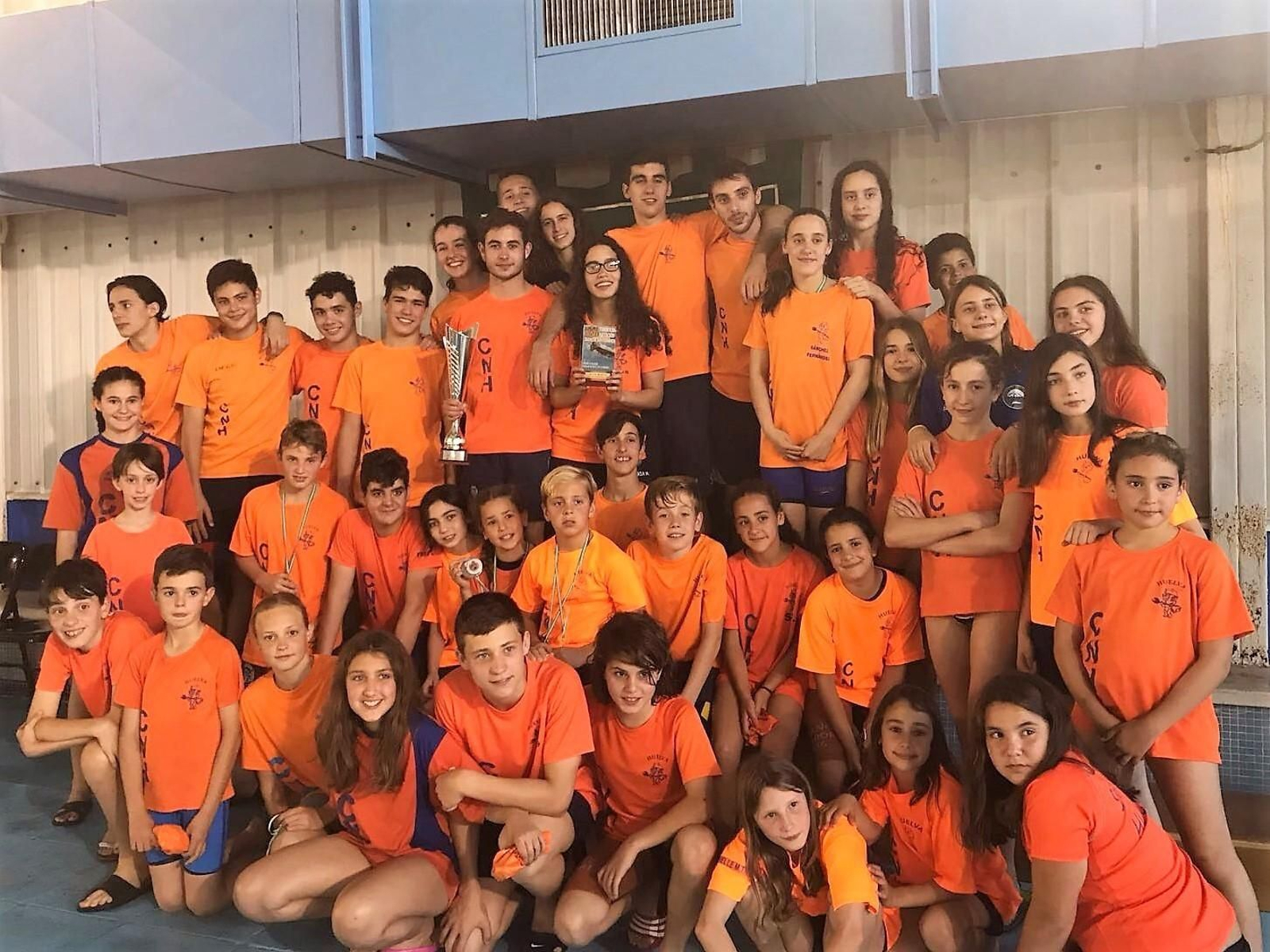 Los integrantes del CN Huelva desplazados al Trofeo de San Fernando.