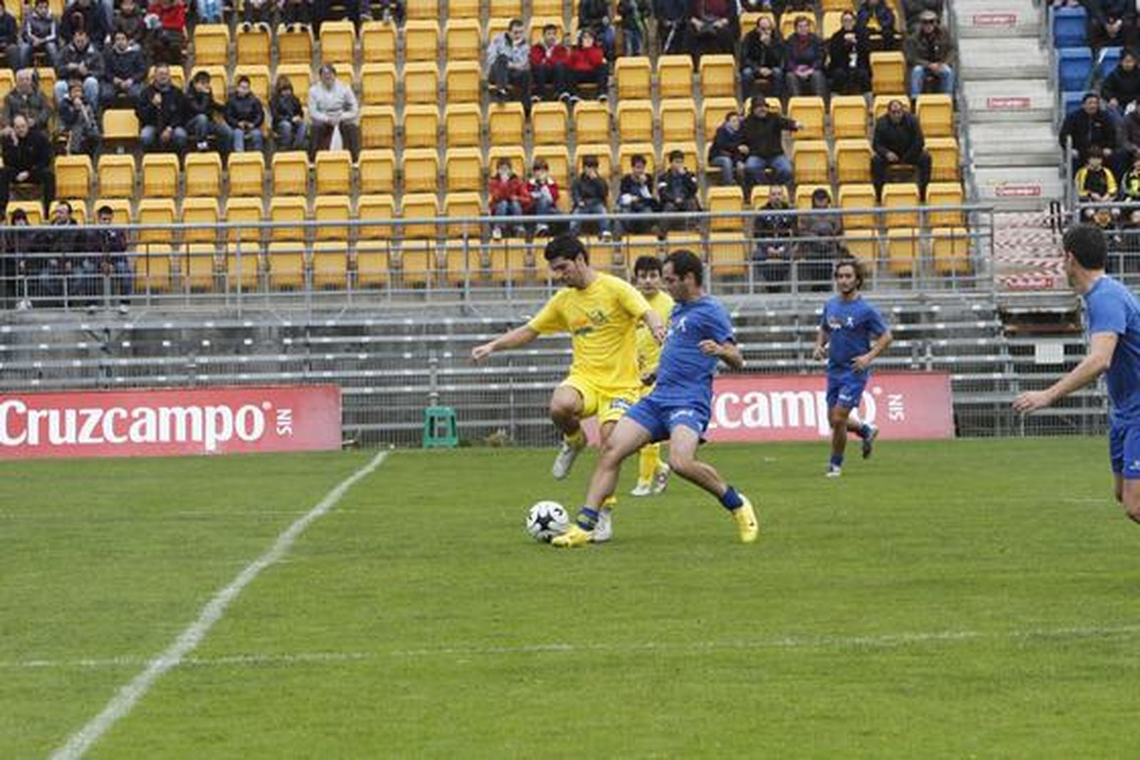 El partido de los Reyes Magos congregó a unas 3.000 personas que disfrutaron del espectáculo futbolístico, al mismo tiempo que colaboraban con la campaña  "Ningún niño sin juguete"

Foto: Lourdes de Vicente