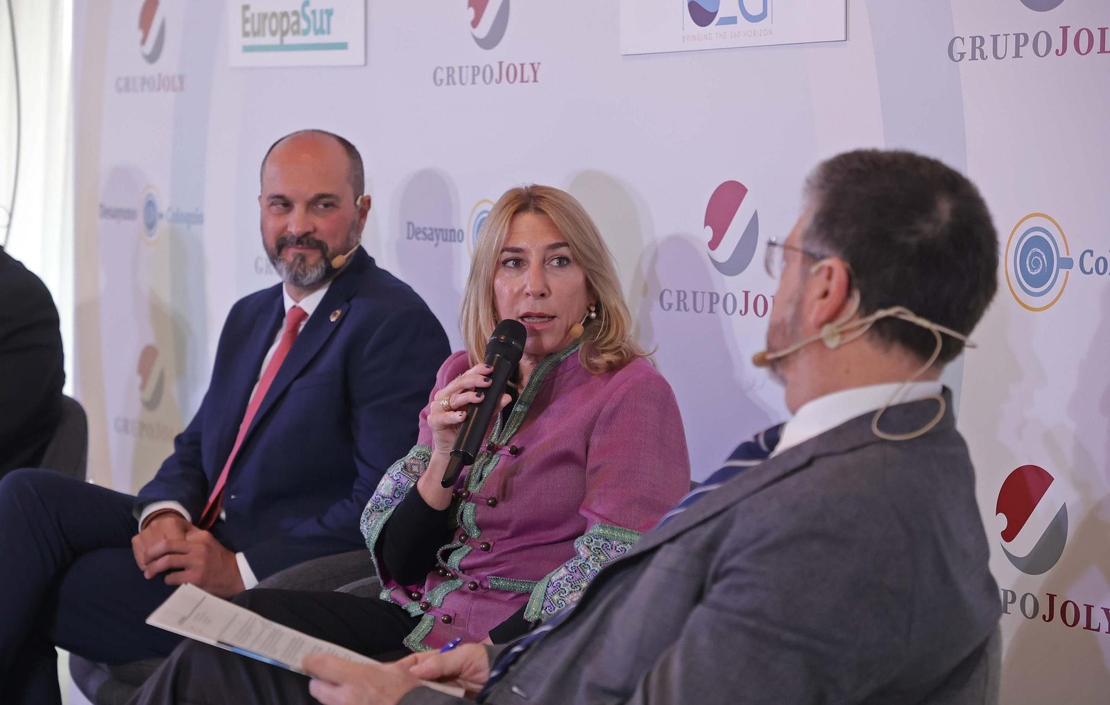 Fotos del Desayuno coloquio Nuevos retos del almacenamiento en la era de la bioenergía en Los Barrios y el Campo de Gibraltar de Europa Sur y Olivia Energy Group