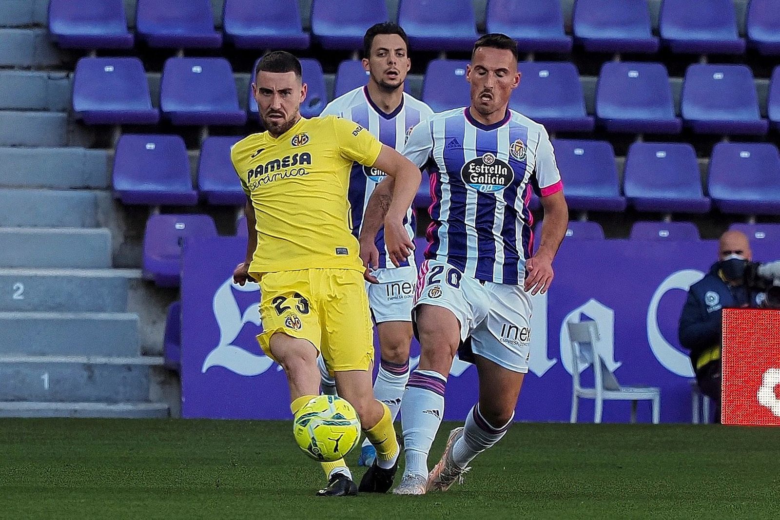 Fede San Emeterio (d) en el Valladolid-Villarreal el pasado curso.
