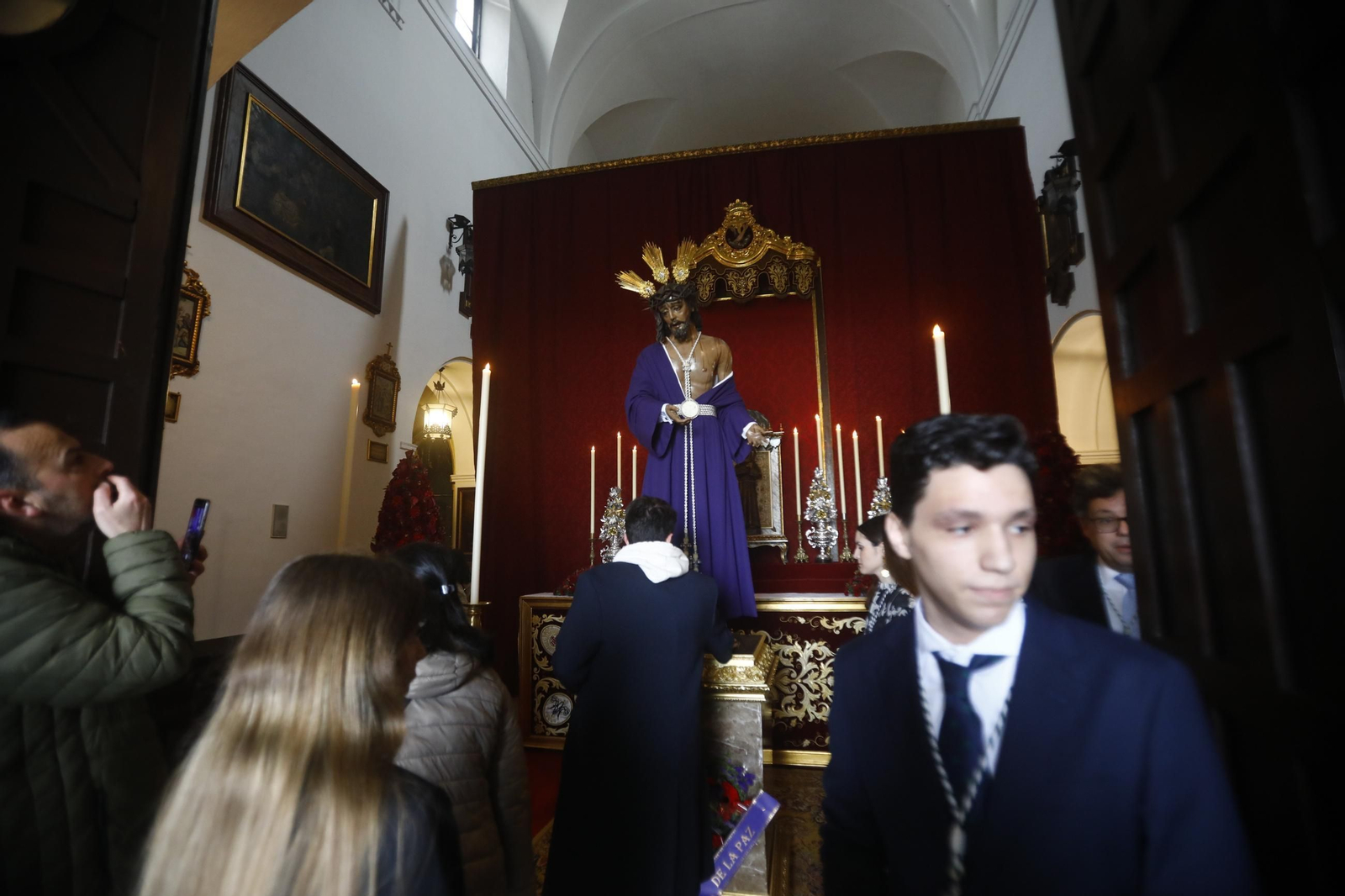 Las mejores imágenes del besapiés al Señor de Humildad y Paciencia de Córdoba