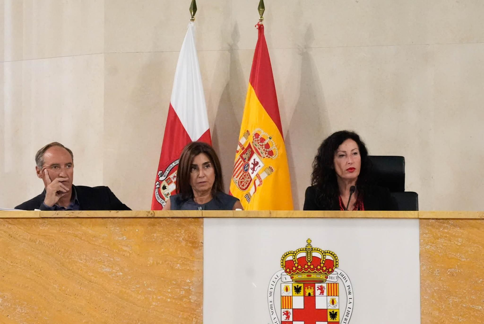 Sacramento Sánchez, en el centro, junto a Antonio Jesús Casimiro y María del Mar Vázquez.