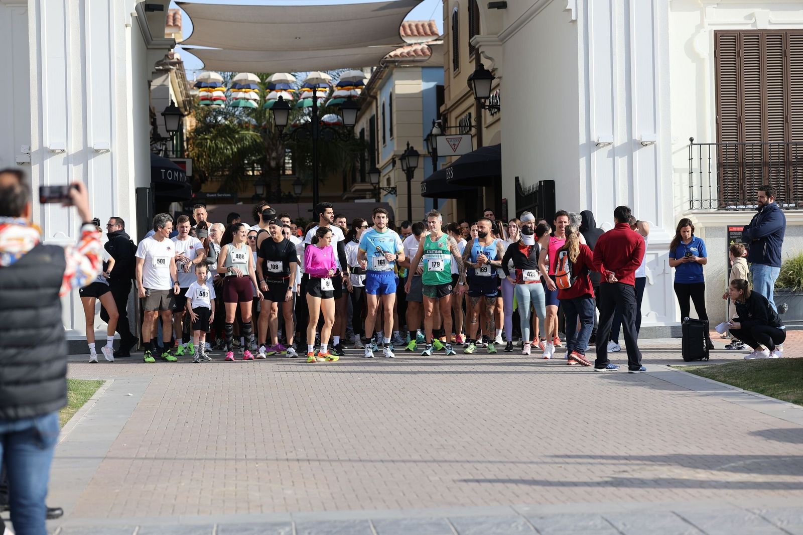 La Carrera Solidaria por el Día de la Mujer McArthurGlen, en fotos