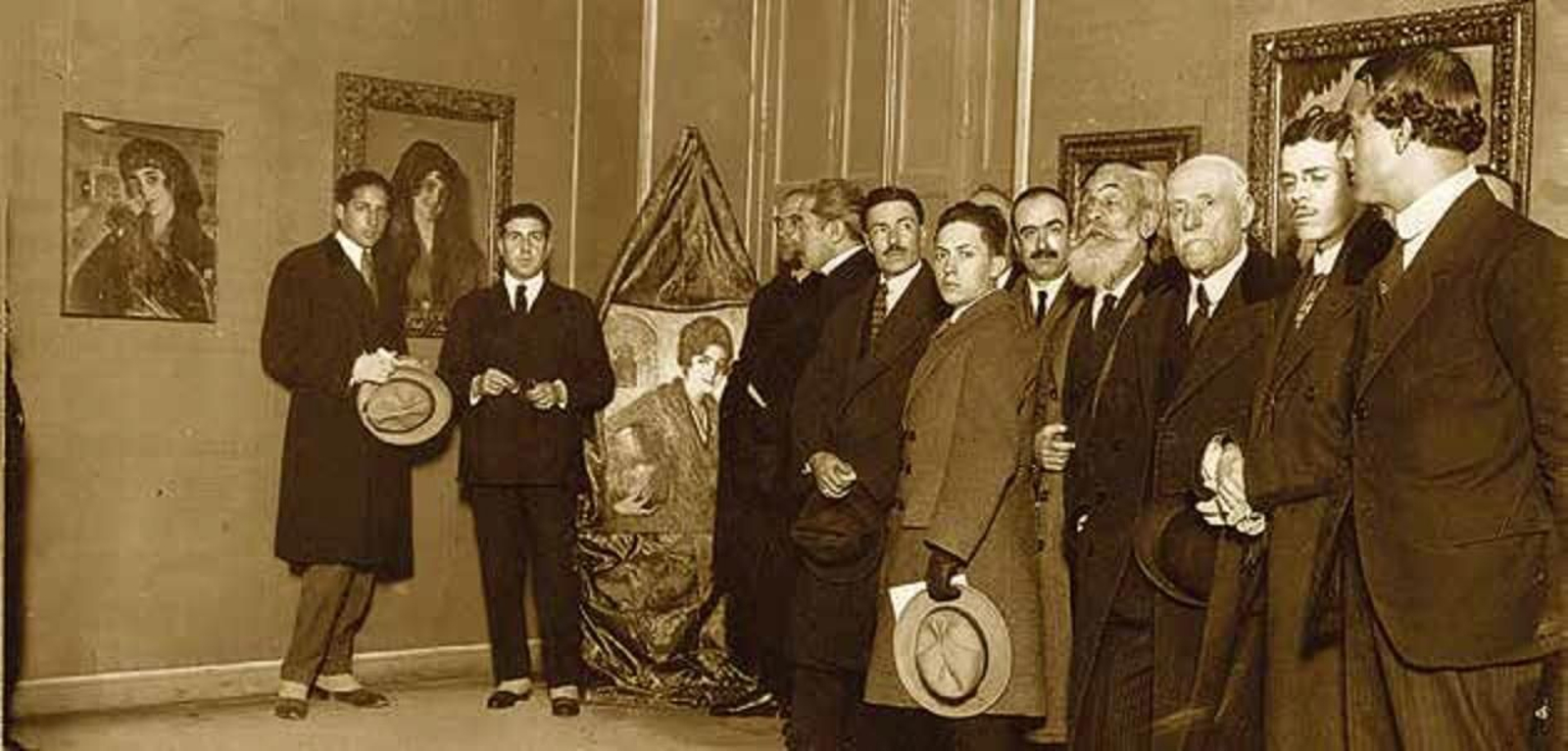 Inauguración de la primera Exposición individual de José Cruz Herrera. Círculo de Bellas Artes, Madrid, 1921.