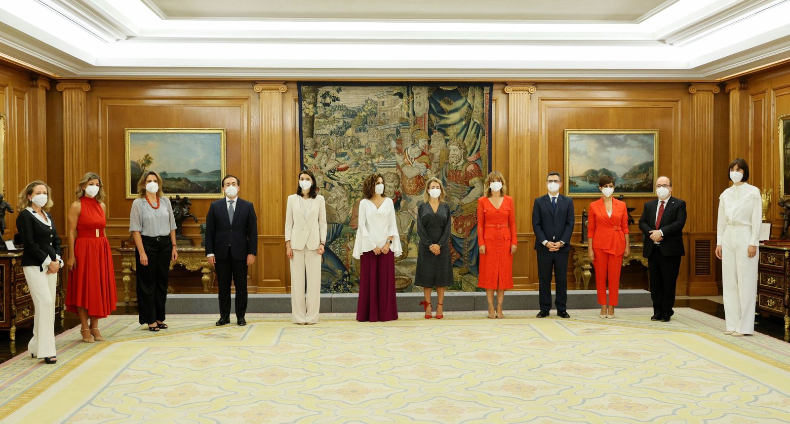 Foto con todos los nuevos ministros del Gobierno.