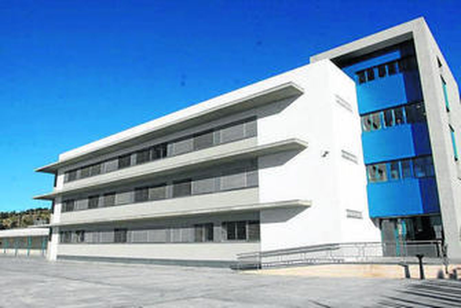 Nuevo aulario construido en el instituto de Teatinos.