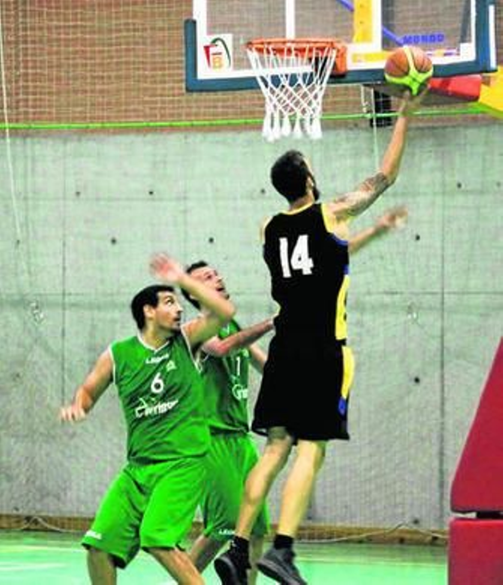 Romero seguirá dando consistencia al juego interior del conjunto onubense. Romero seguirá dando consistencia al juego interior del conjunto onubense.