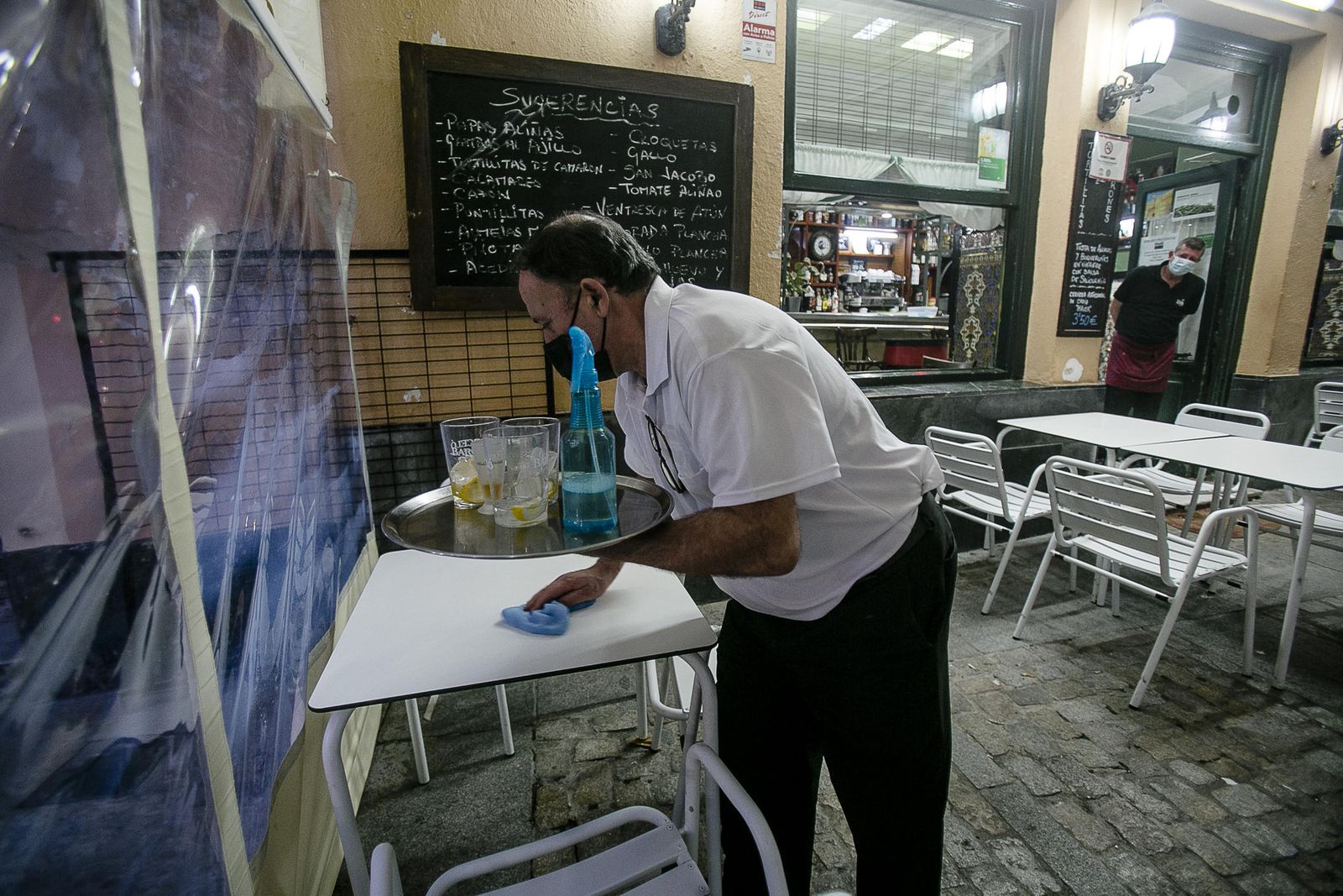 El sector servicios volvió a  ser el más castigado por el paro en noviembre