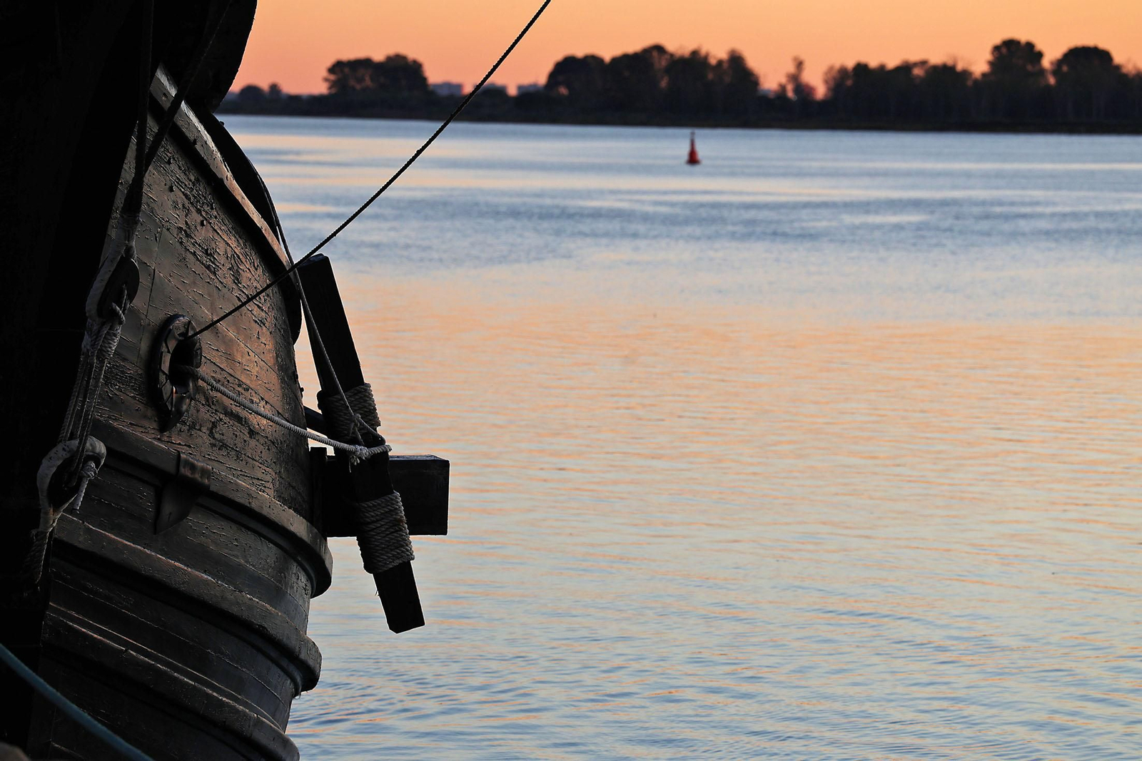 Imágenes de la Nao Victoria en el muelle de Levante