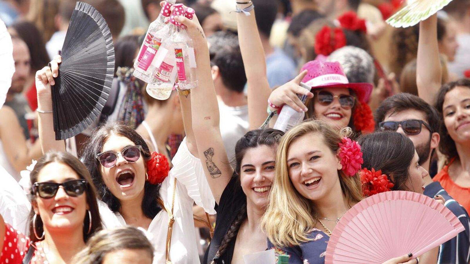 Jóvenes en la Feria del Centro de Málaga. Jóvenes en la Feria del Centro de Málaga.