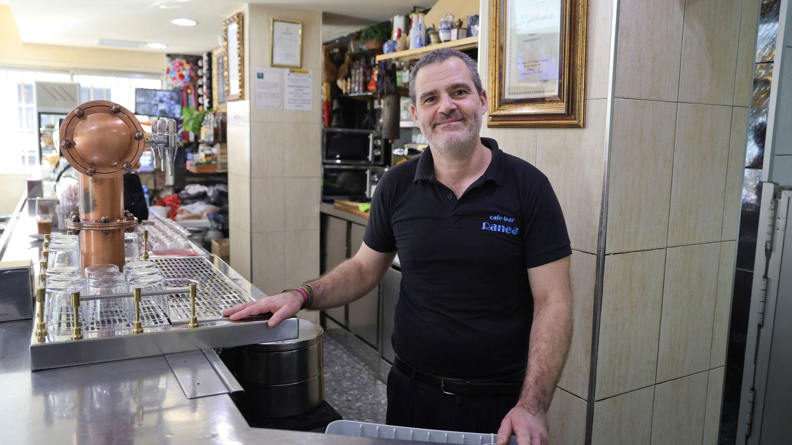 Miguel Ángel Díaz en su bar Ranea III