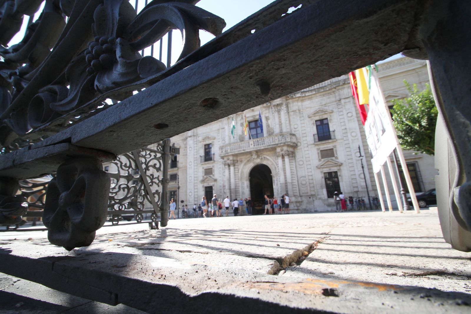 Entrada principal del Rectorado de la Universidad de Sevilla.