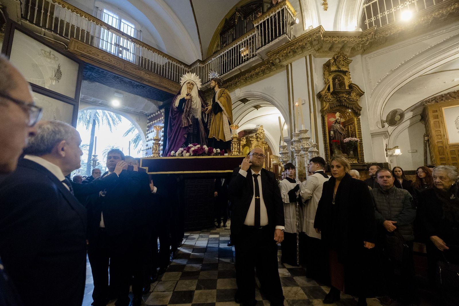 Las imágenes de los traslados de las cofradías de Santa Cruz