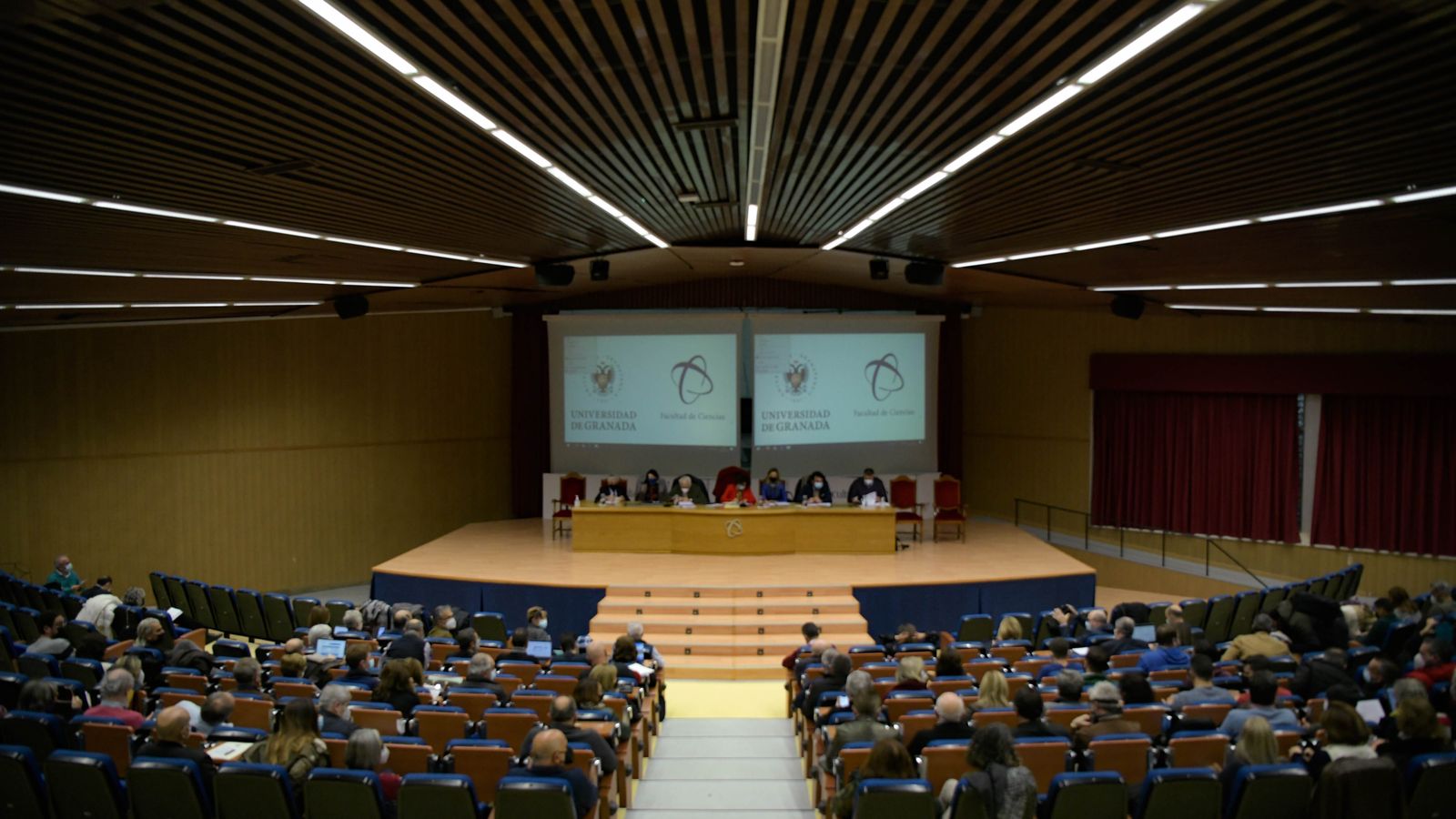 Imagen de la sesión de claustro extraordinario.