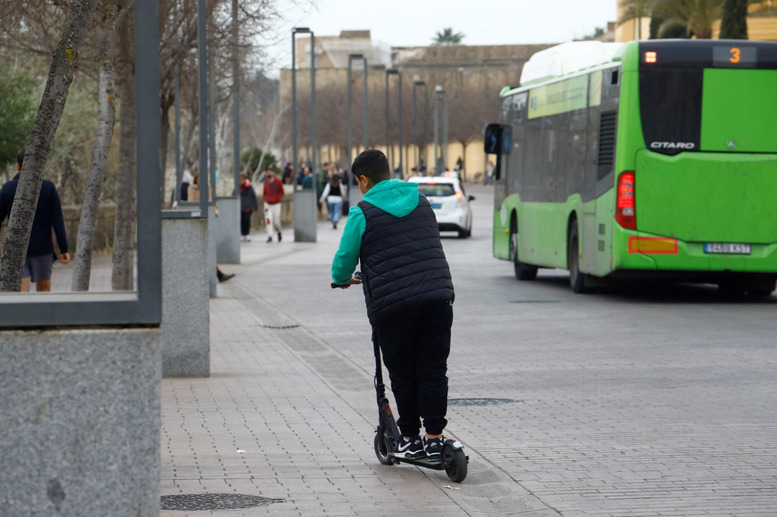 Primeros controles de la Policía a los usuarios de patinetes eléctricos en Córdoba