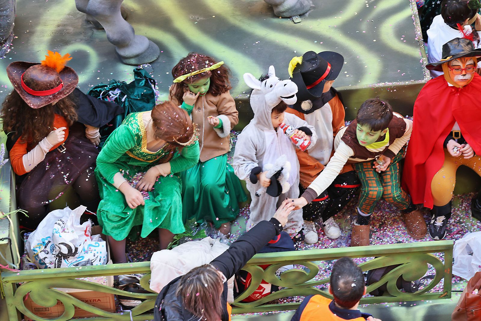 Las mejores fotografías de la salida y recorrido de la cabalgata de Reyes Magos 2026