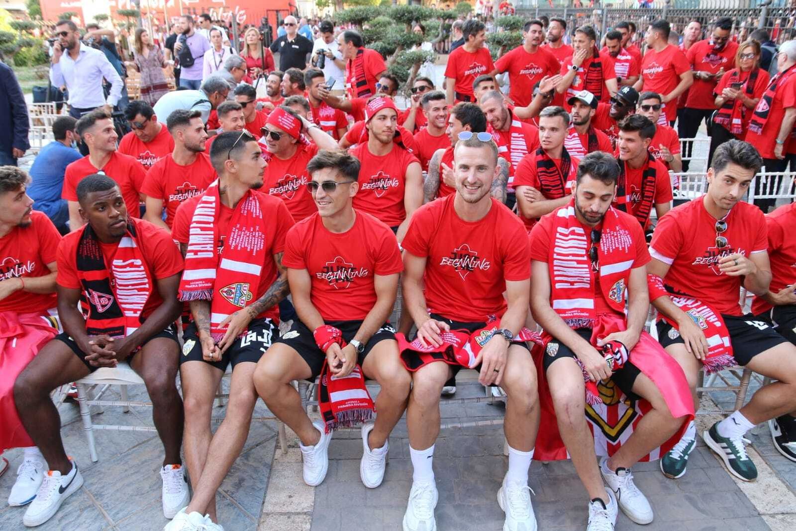 El Almería tendrá que aligerar plantilla este verano