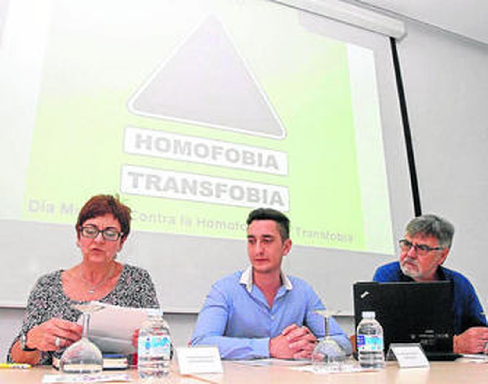 Un instante del coloquio celebrado ayer en la Casa de la Juventud.