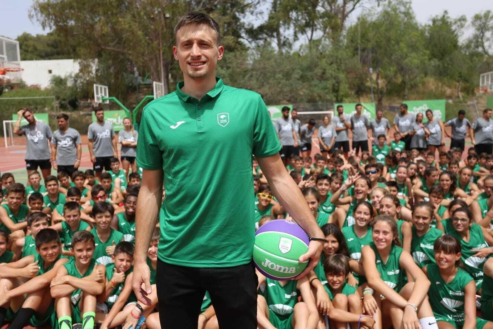 Aleksa Avramovic, en el Campus Fundación Unicaja Baloncesto.